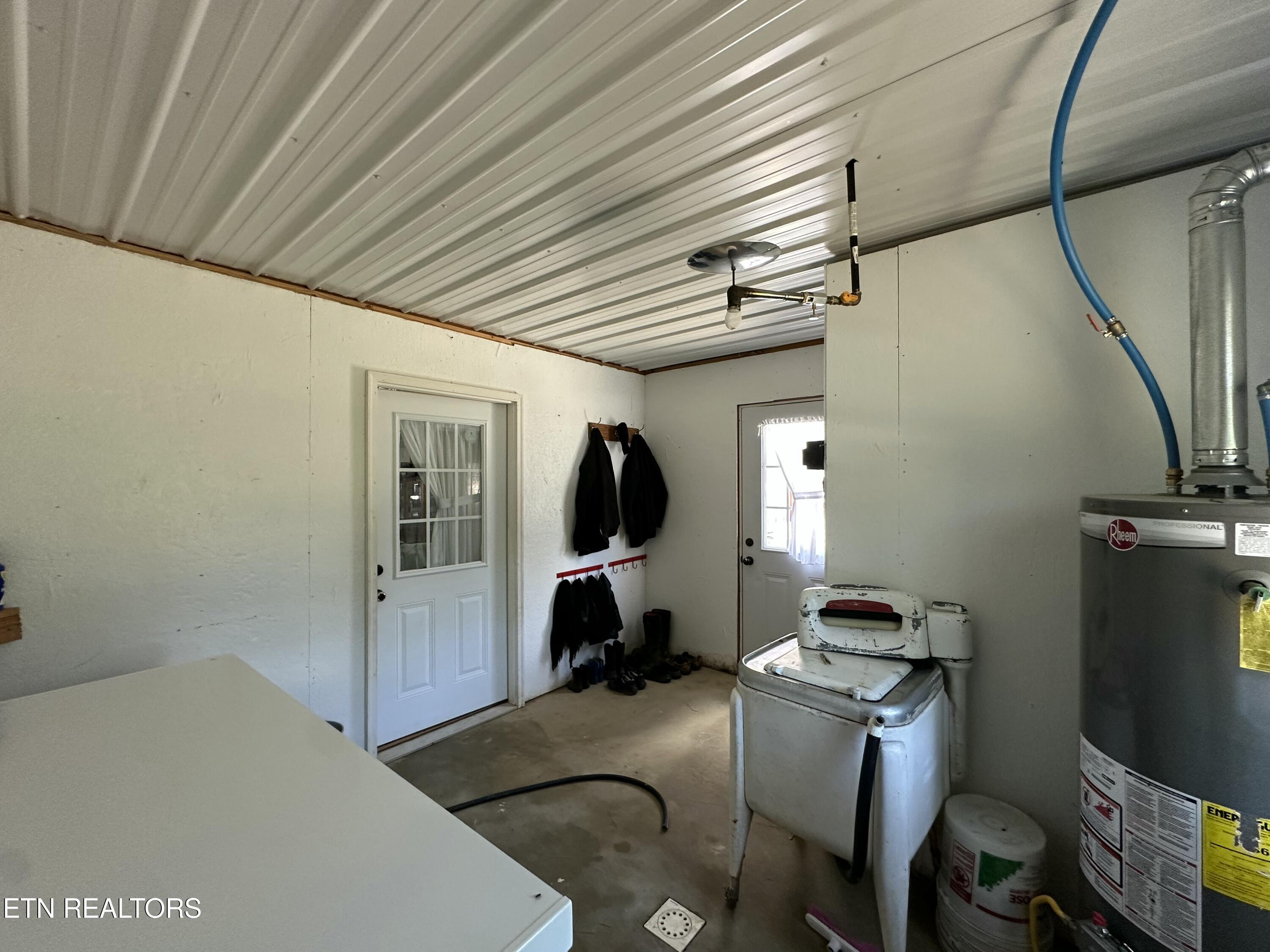 1561 Coon Hollow Road Sunbright TN 37872