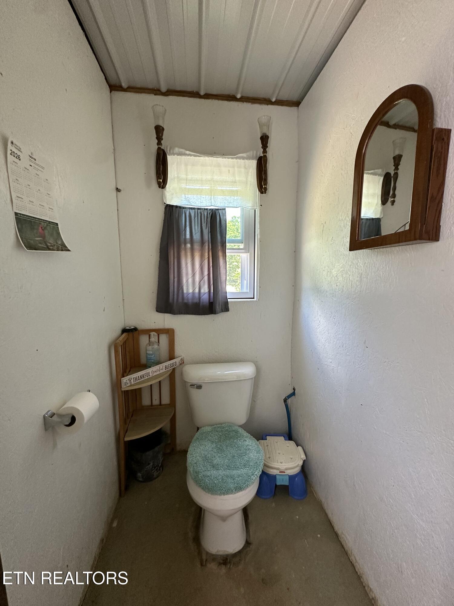 1561 Coon Hollow Road Sunbright TN 37872