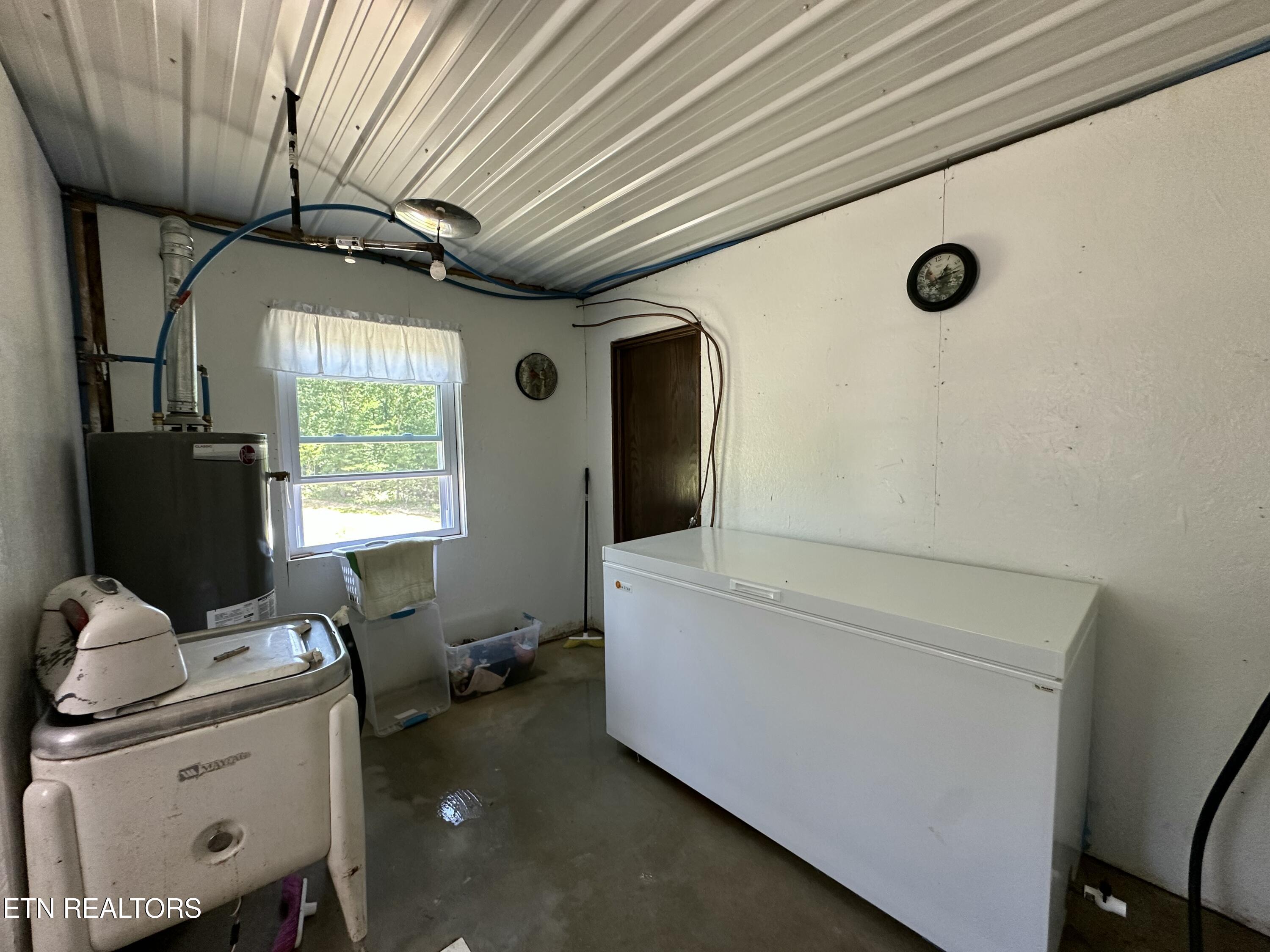 1561 Coon Hollow Road Sunbright TN 37872