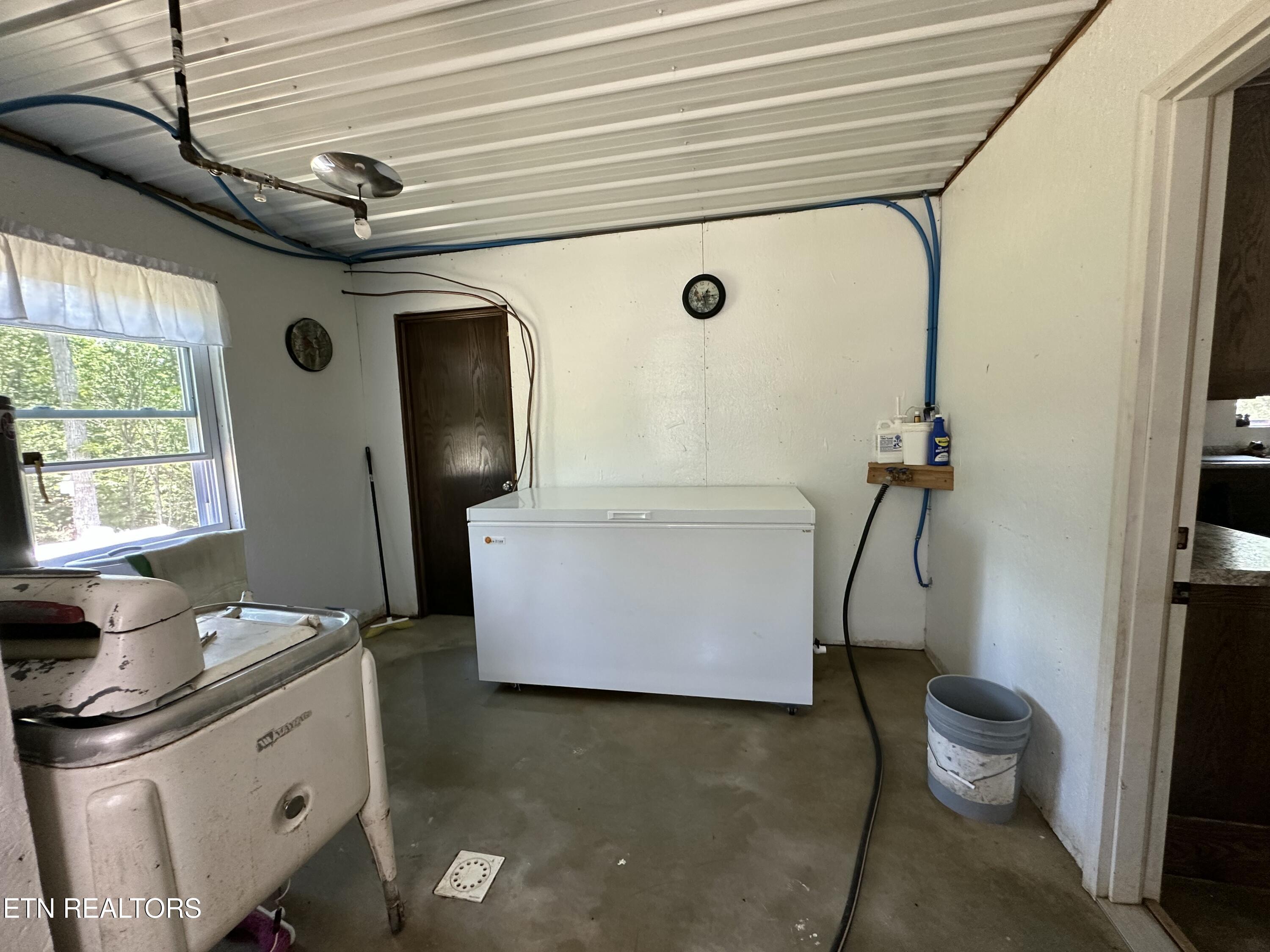 1561 Coon Hollow Road Sunbright TN 37872