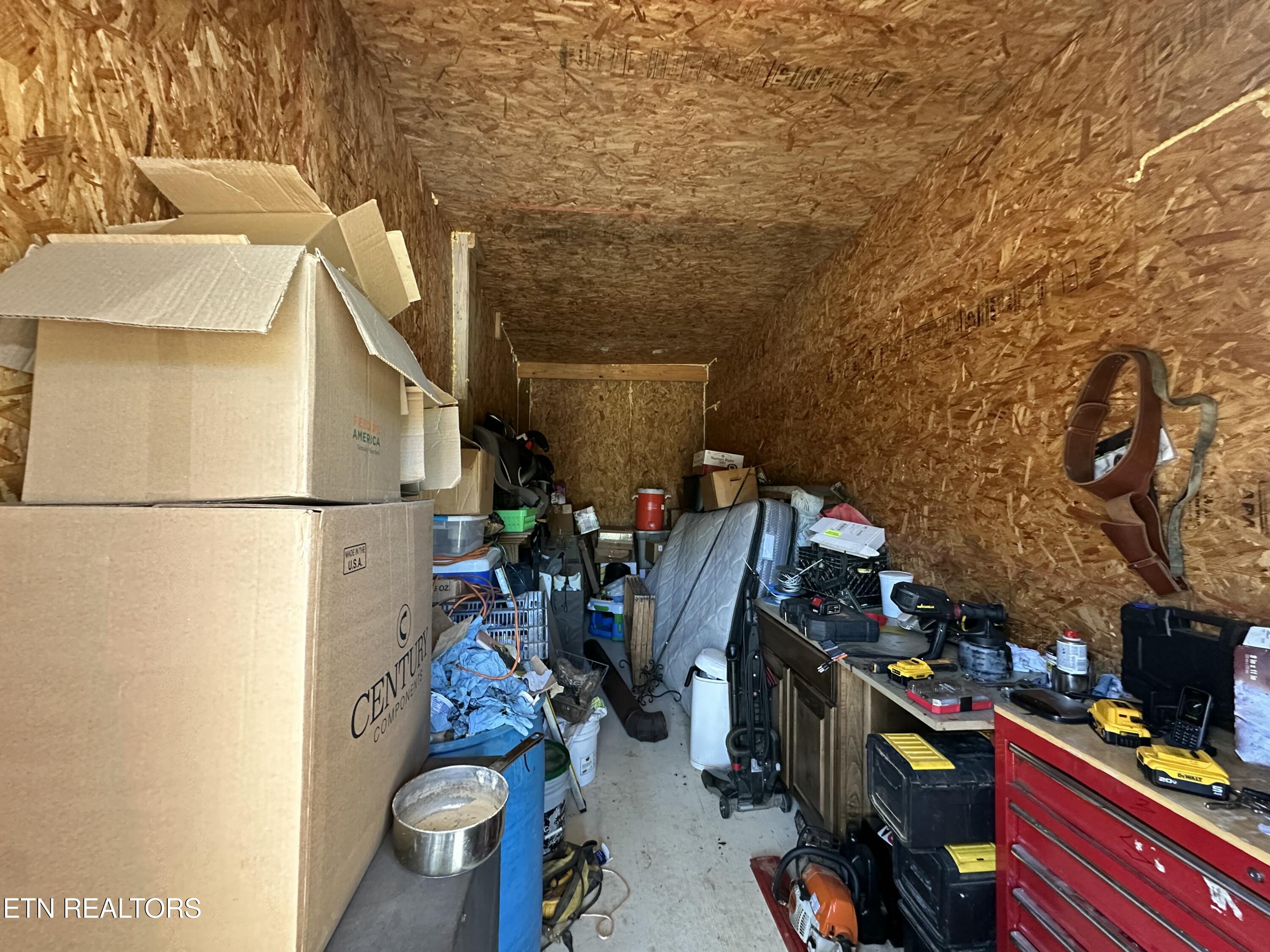 1561 Coon Hollow Road Sunbright TN 37872
