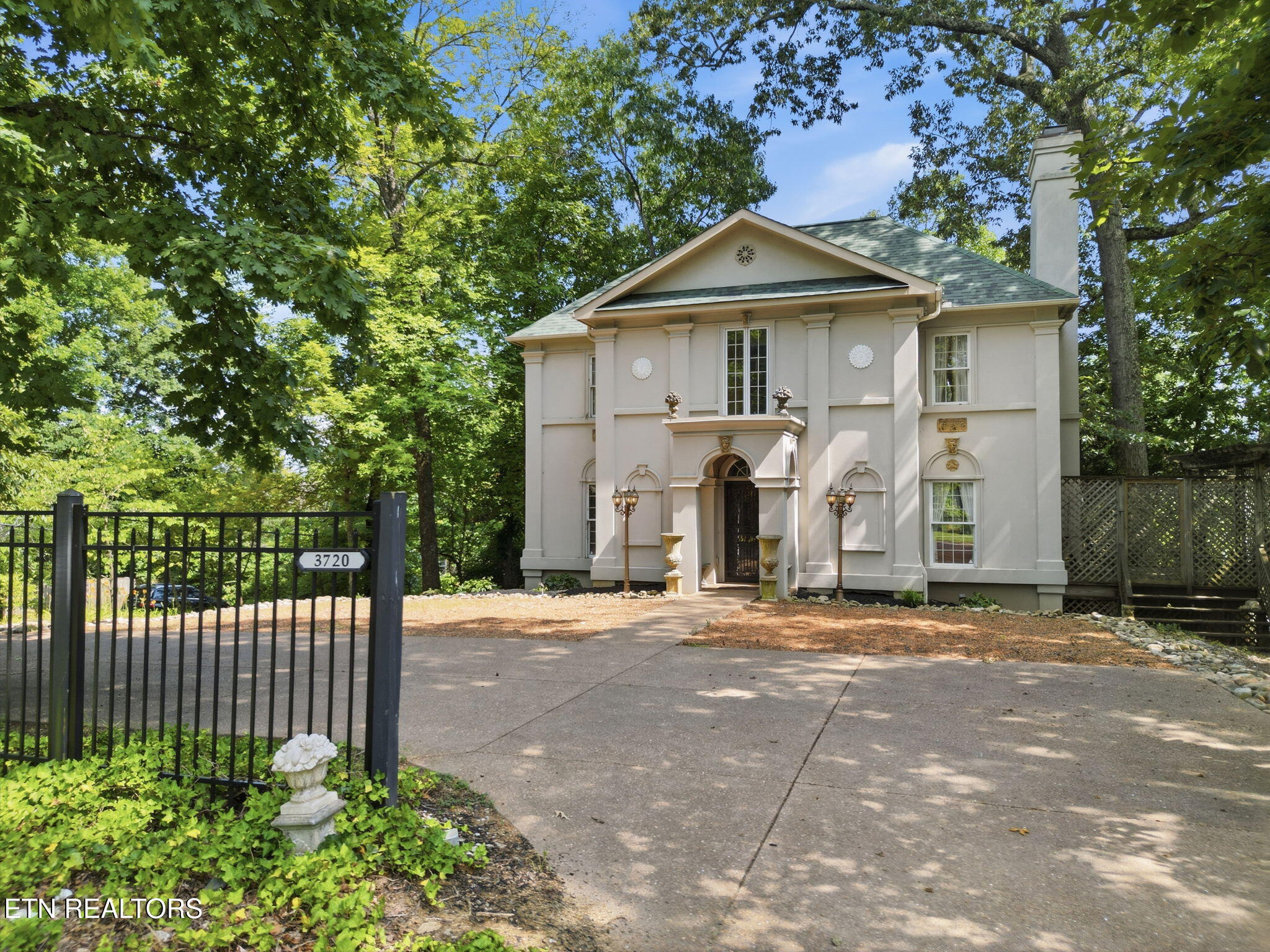 3720 Kingston Pike Knoxville TN 37919