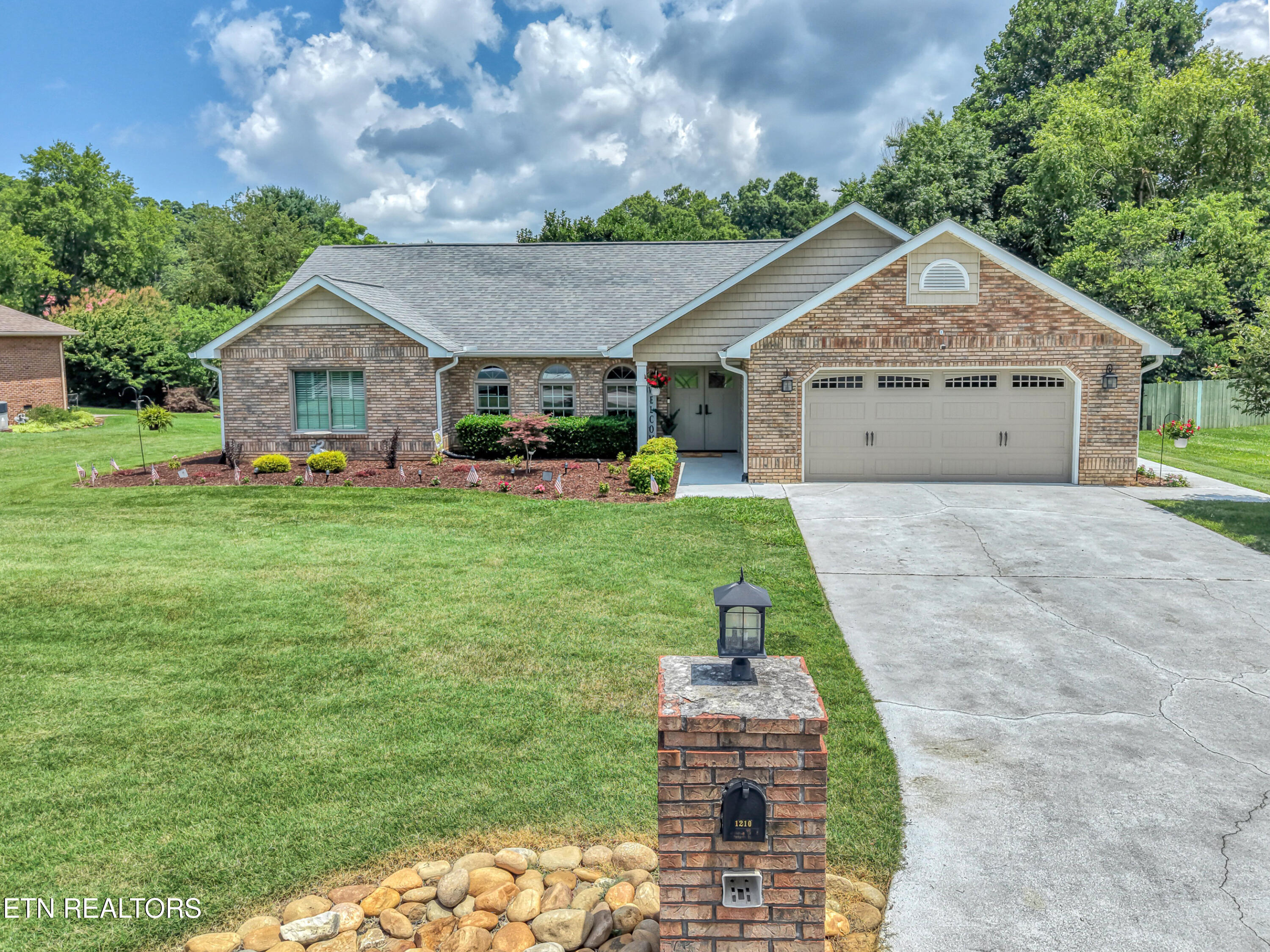 1210 Edinburgh Drive Maryville TN 37803
