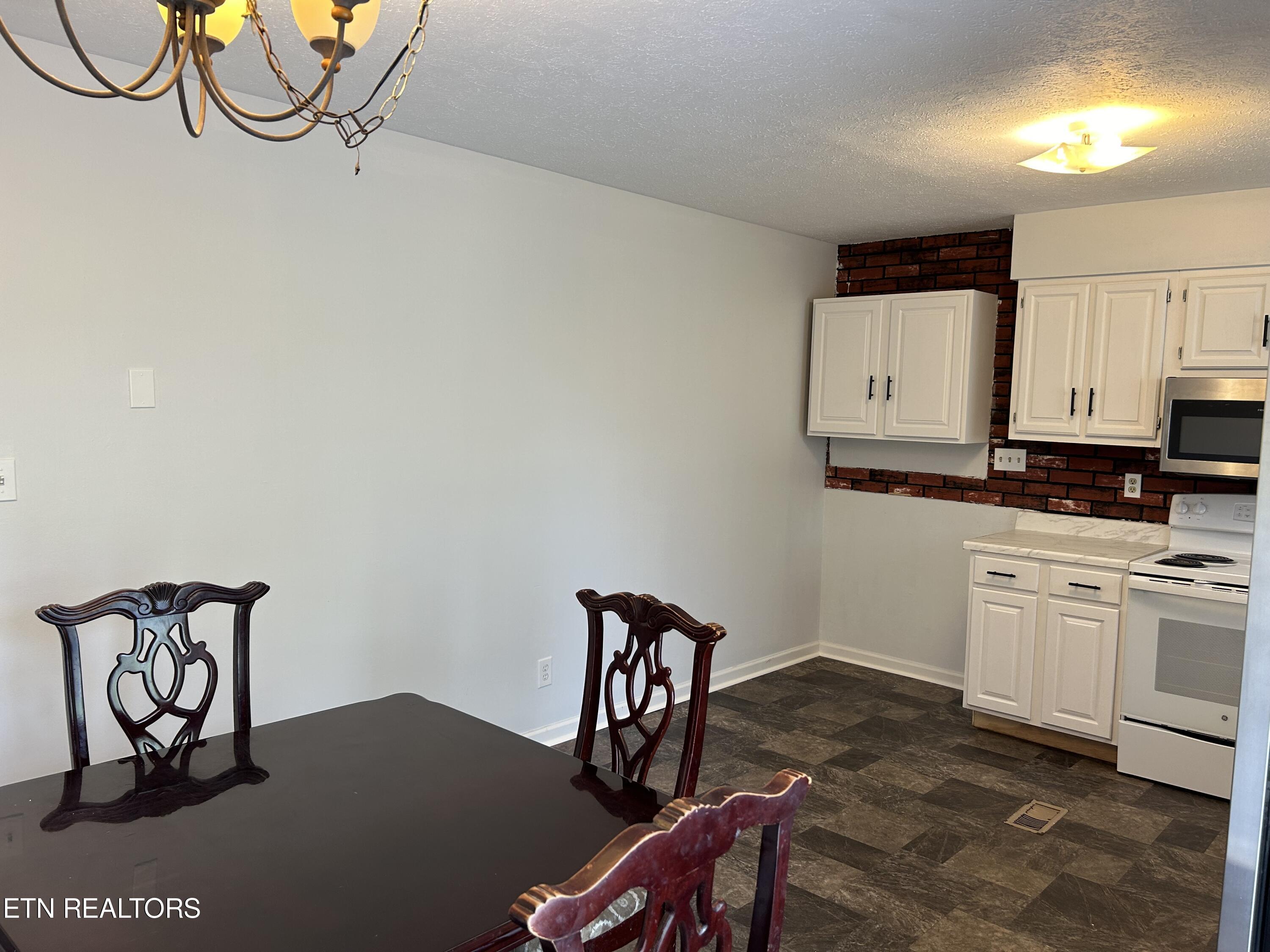 101 Phillips Lane Clinton TN 37716
