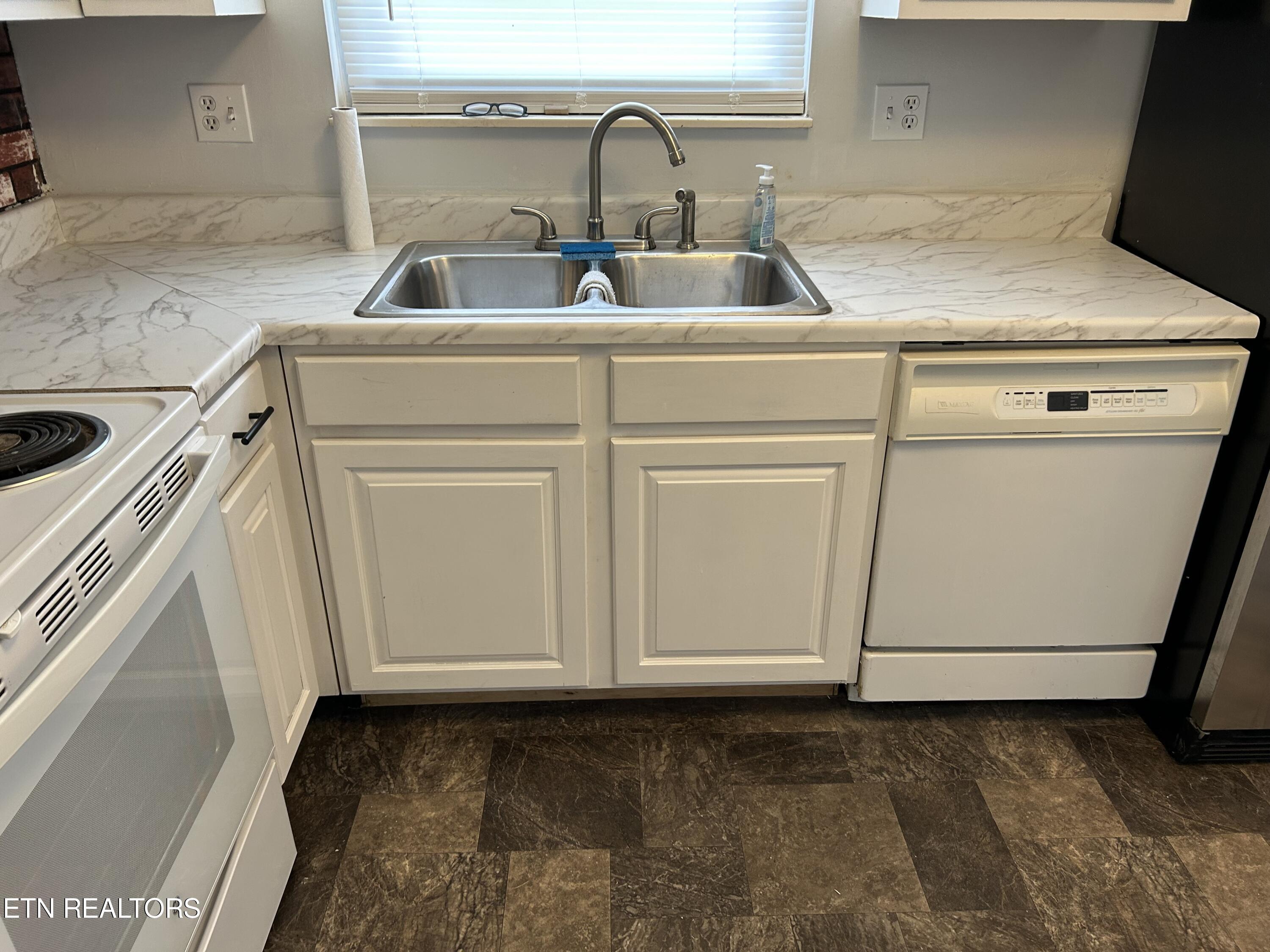 101 Phillips Lane Clinton TN 37716