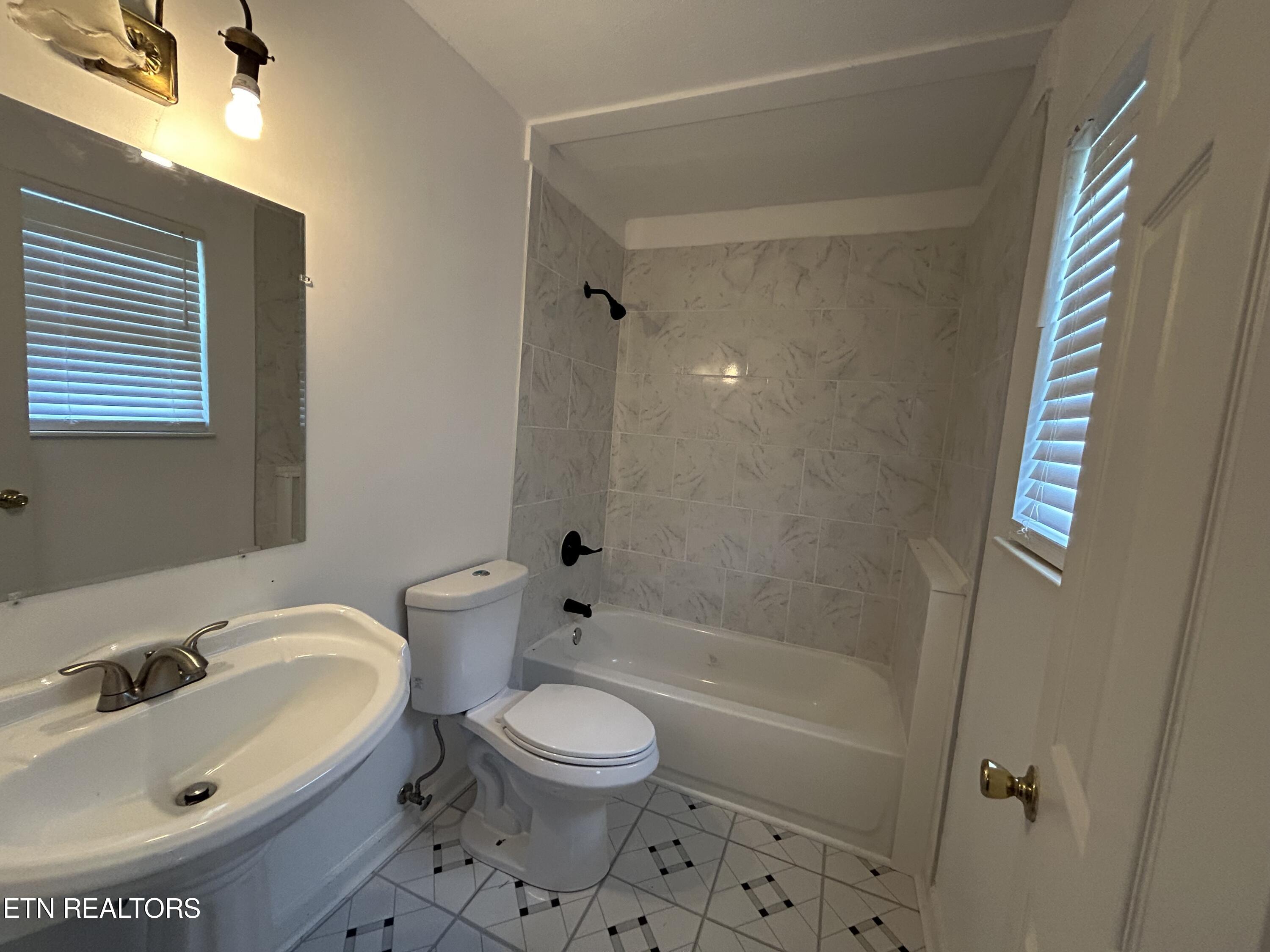 101 Phillips Lane Clinton TN 37716