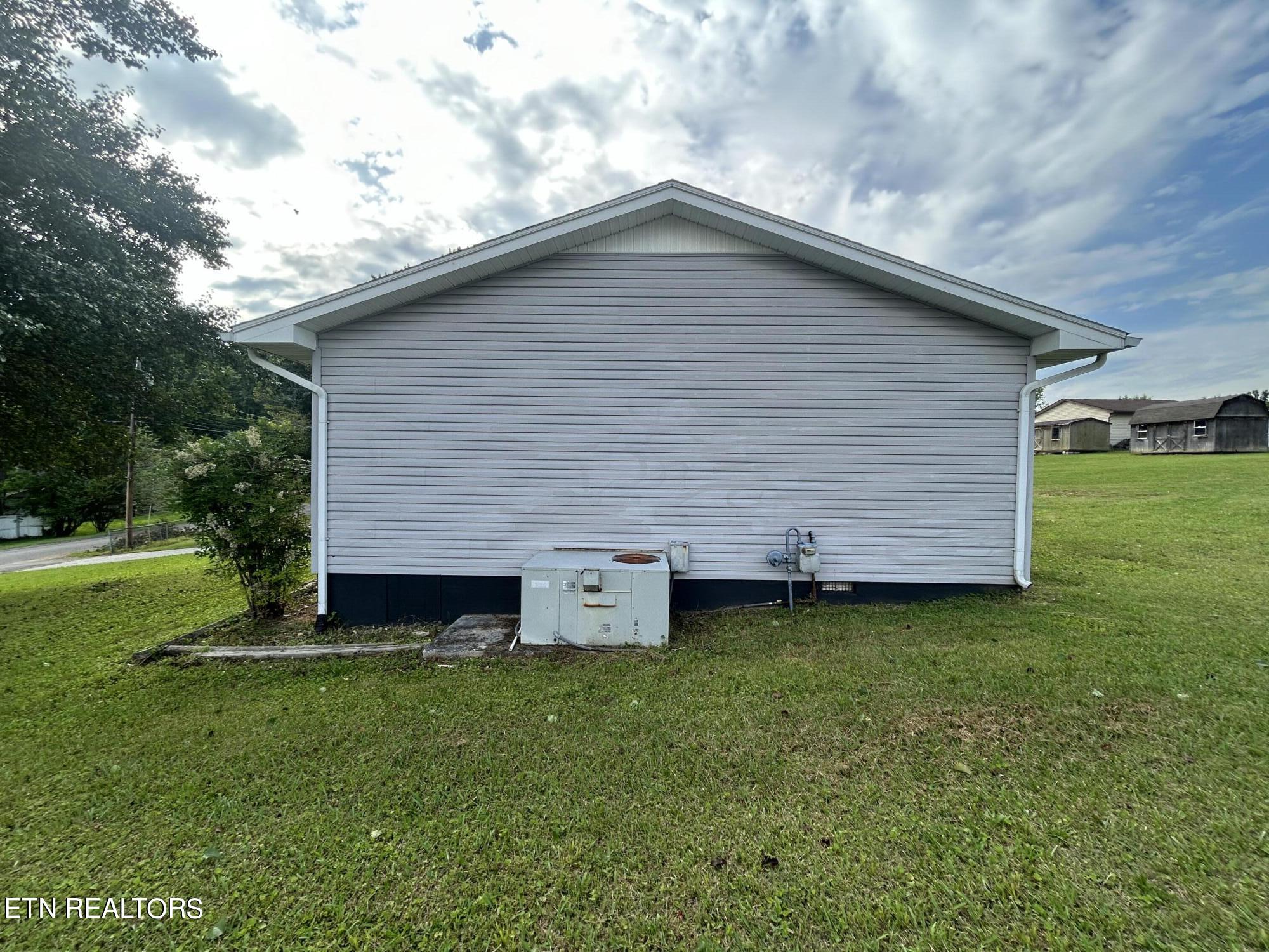 101 Phillips Lane Clinton TN 37716