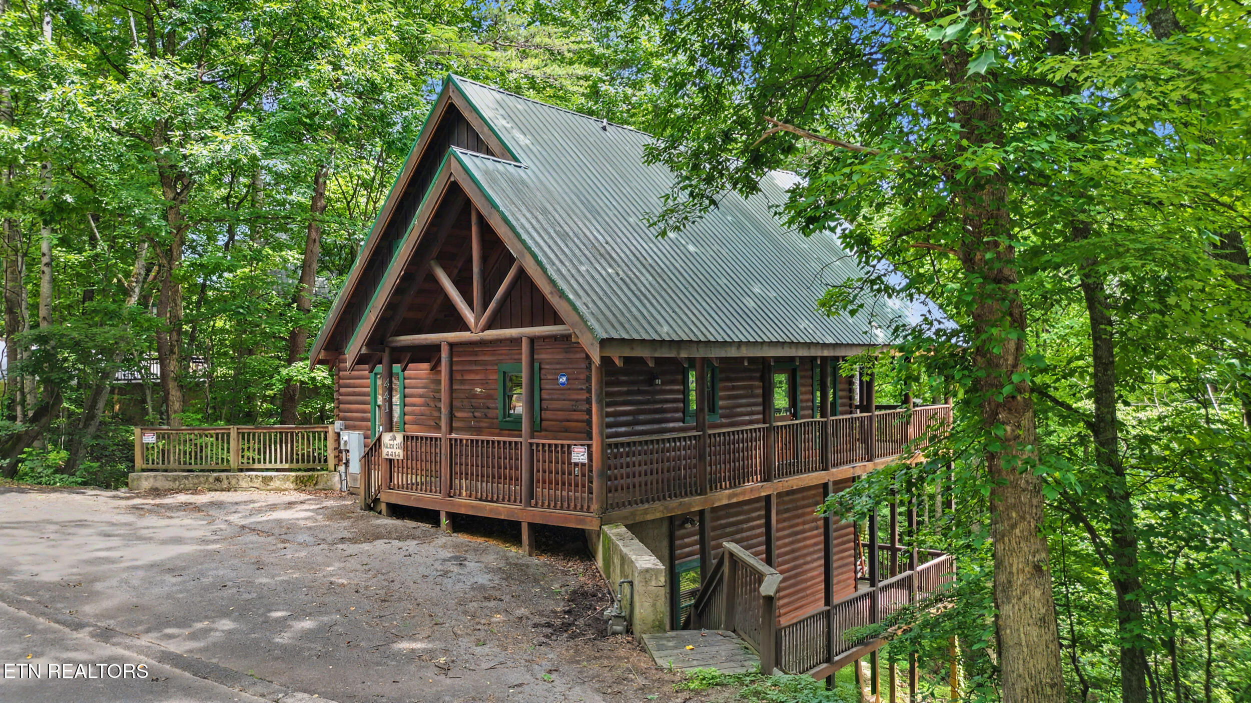 4414 Forest Vista Way Pigeon Forge TN 37863