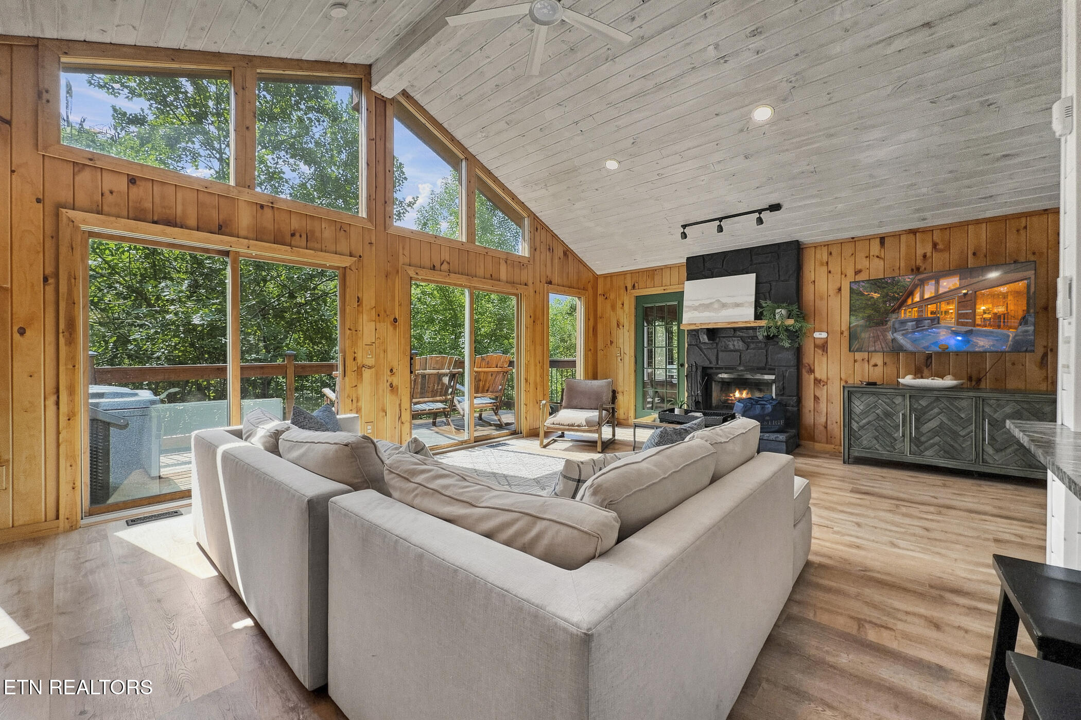942 Vixen Gatlinburg TN 37738