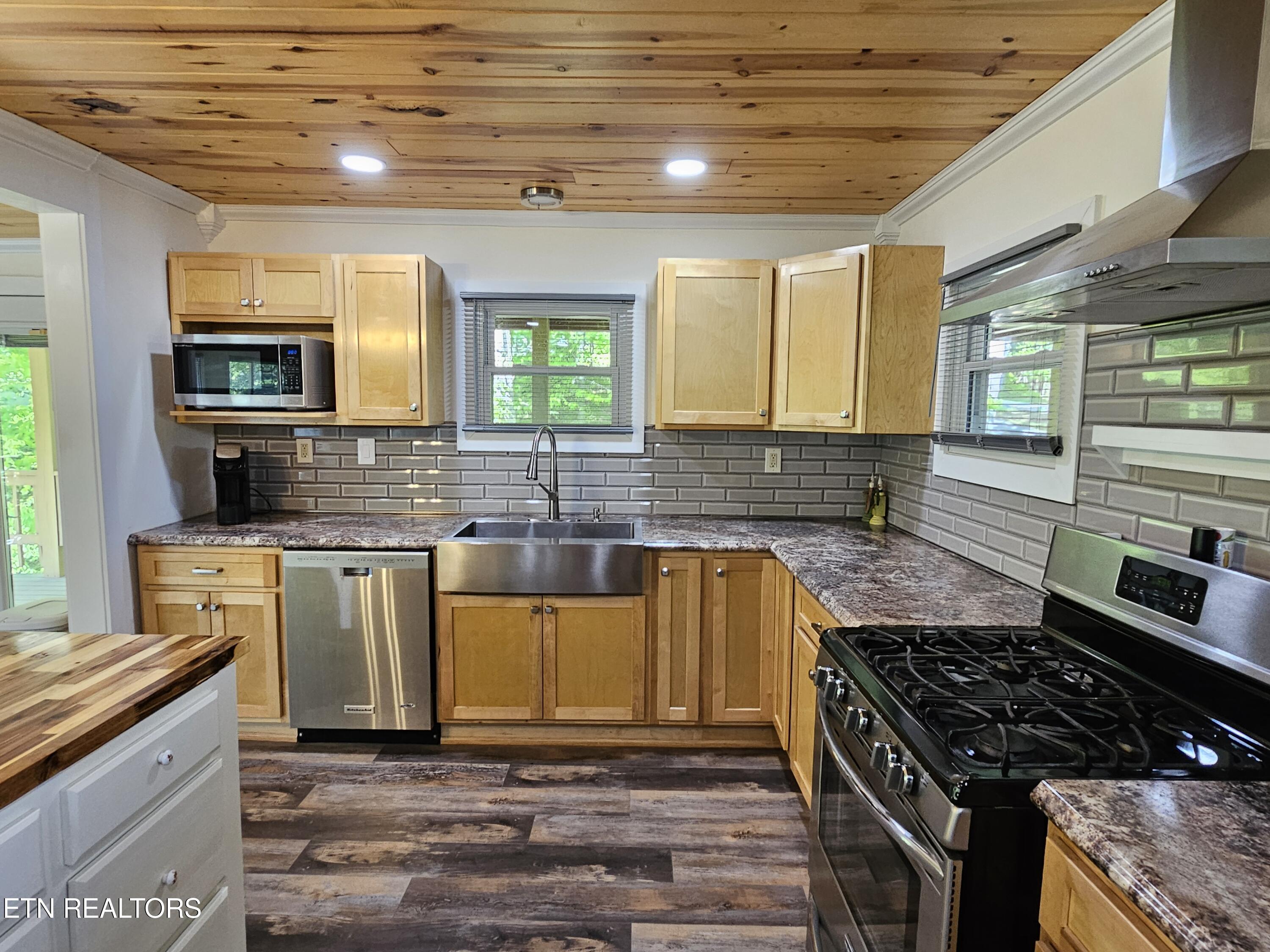 355 Eli Lane Oneida TN 37841