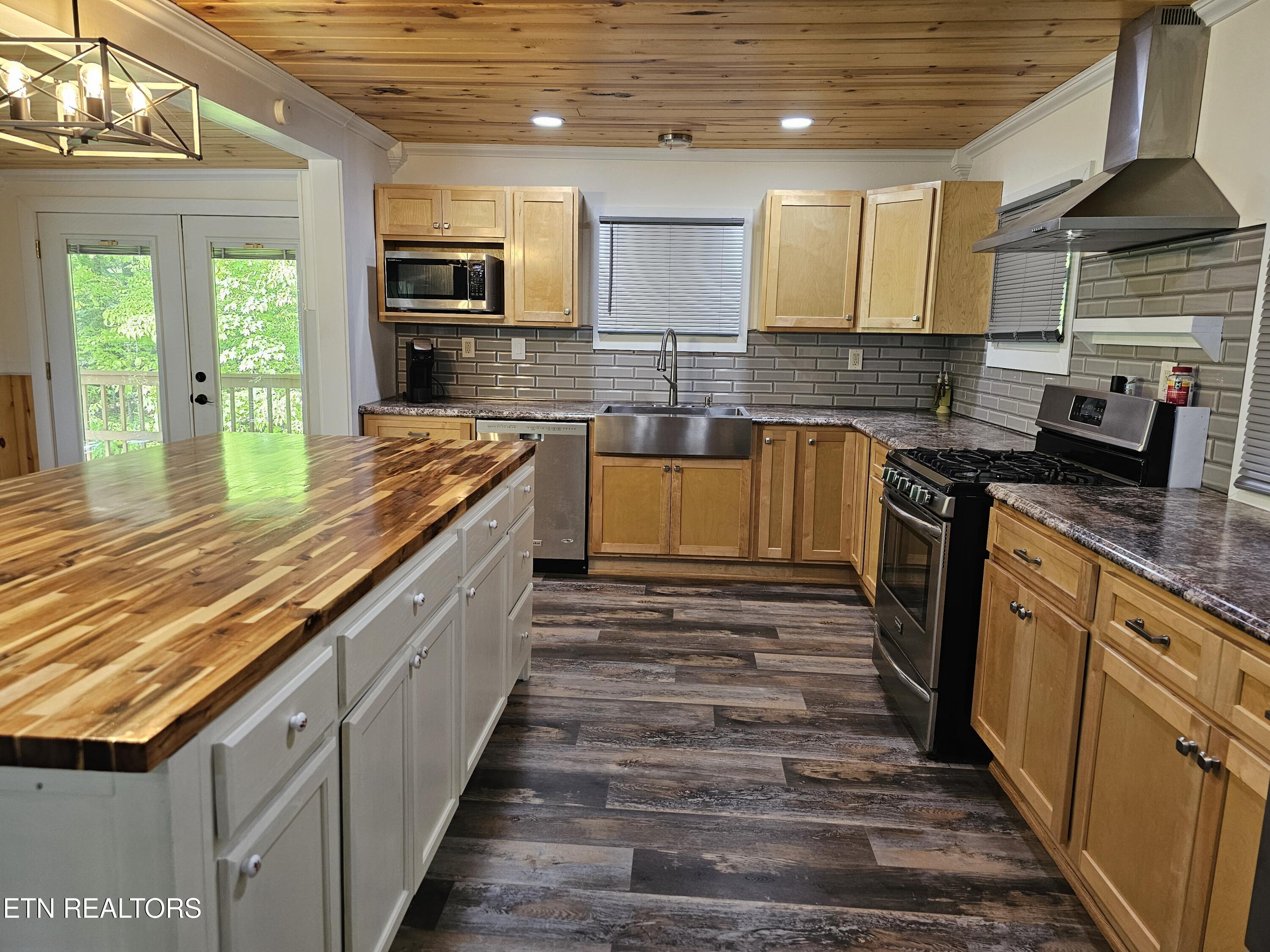 355 Eli Lane Oneida TN 37841