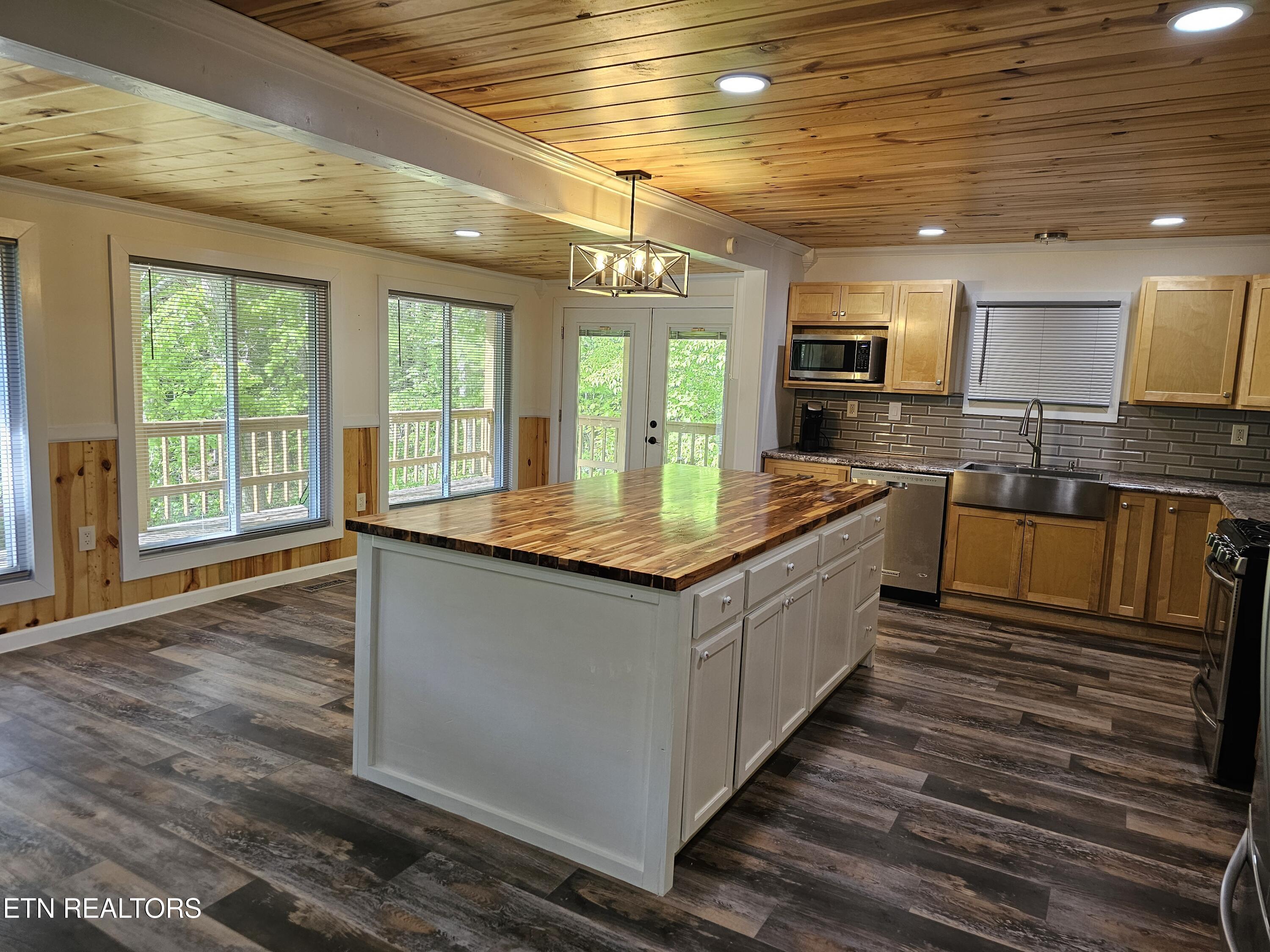 355 Eli Lane Oneida TN 37841