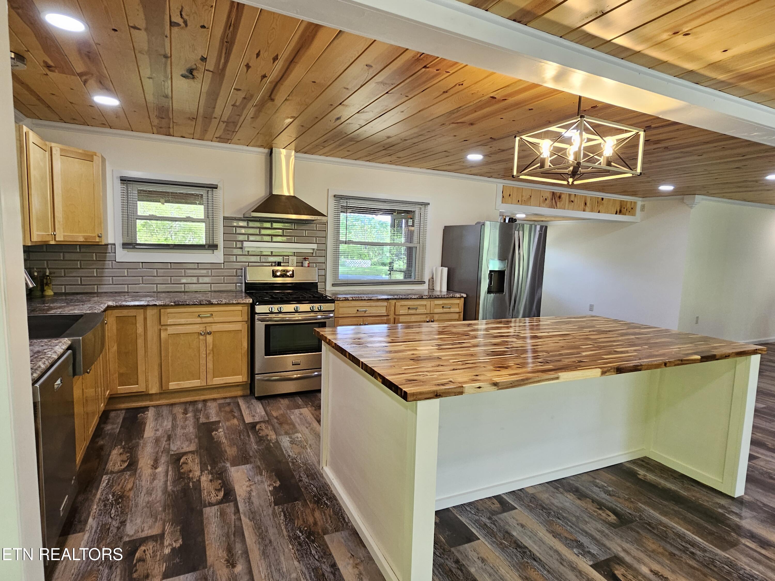 355 Eli Lane Oneida TN 37841