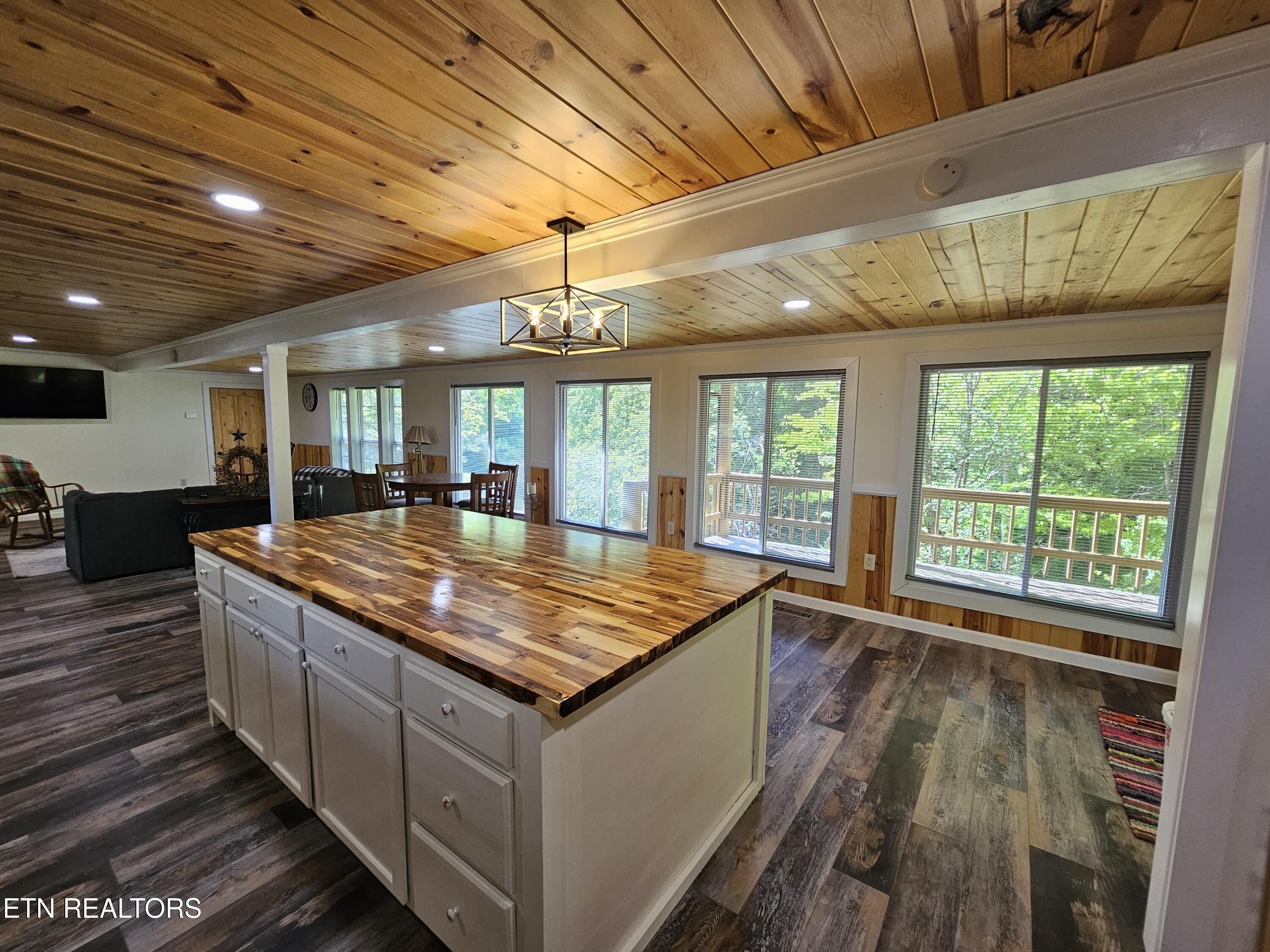 355 Eli Lane Oneida TN 37841