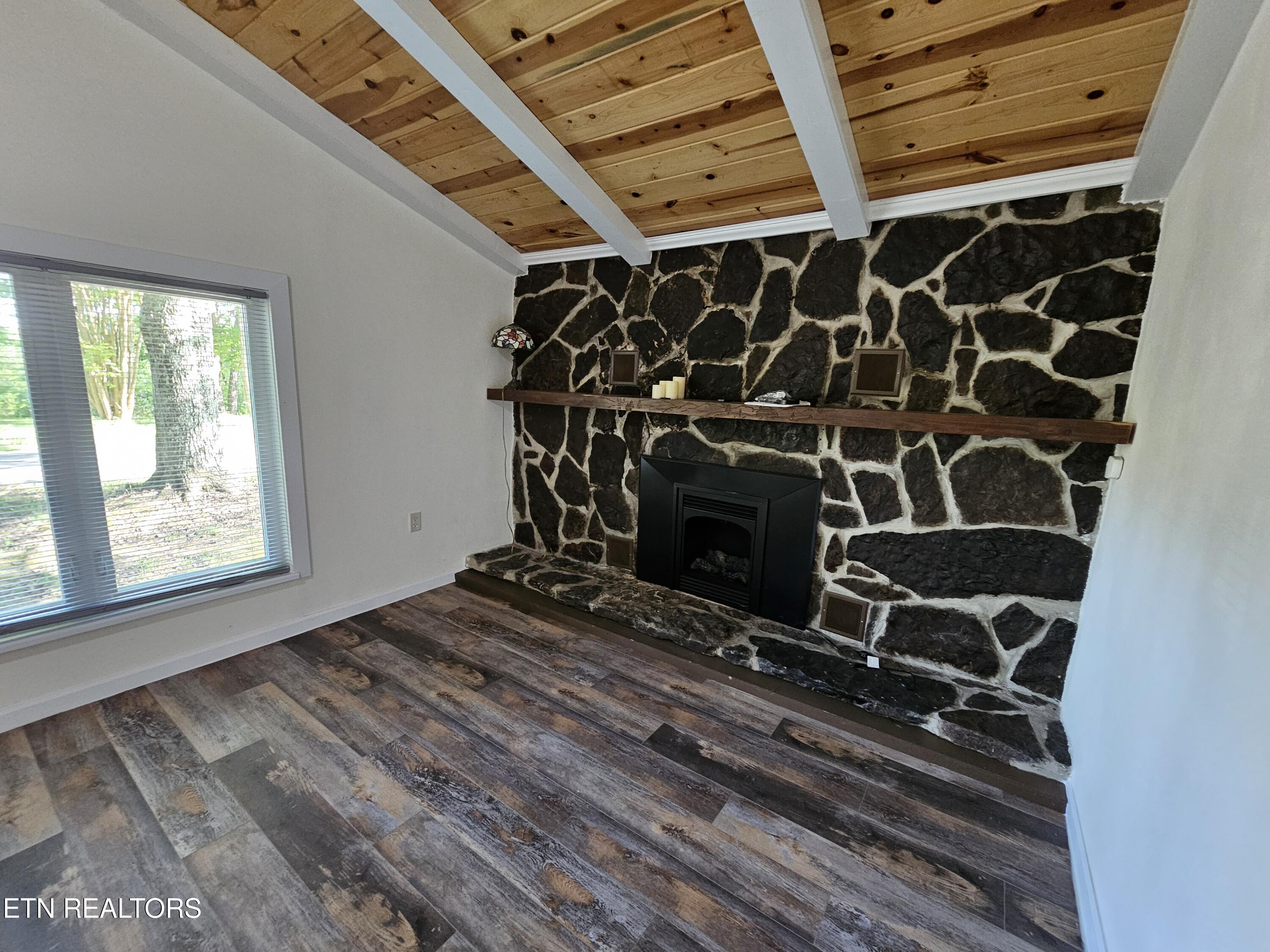 355 Eli Lane Oneida TN 37841