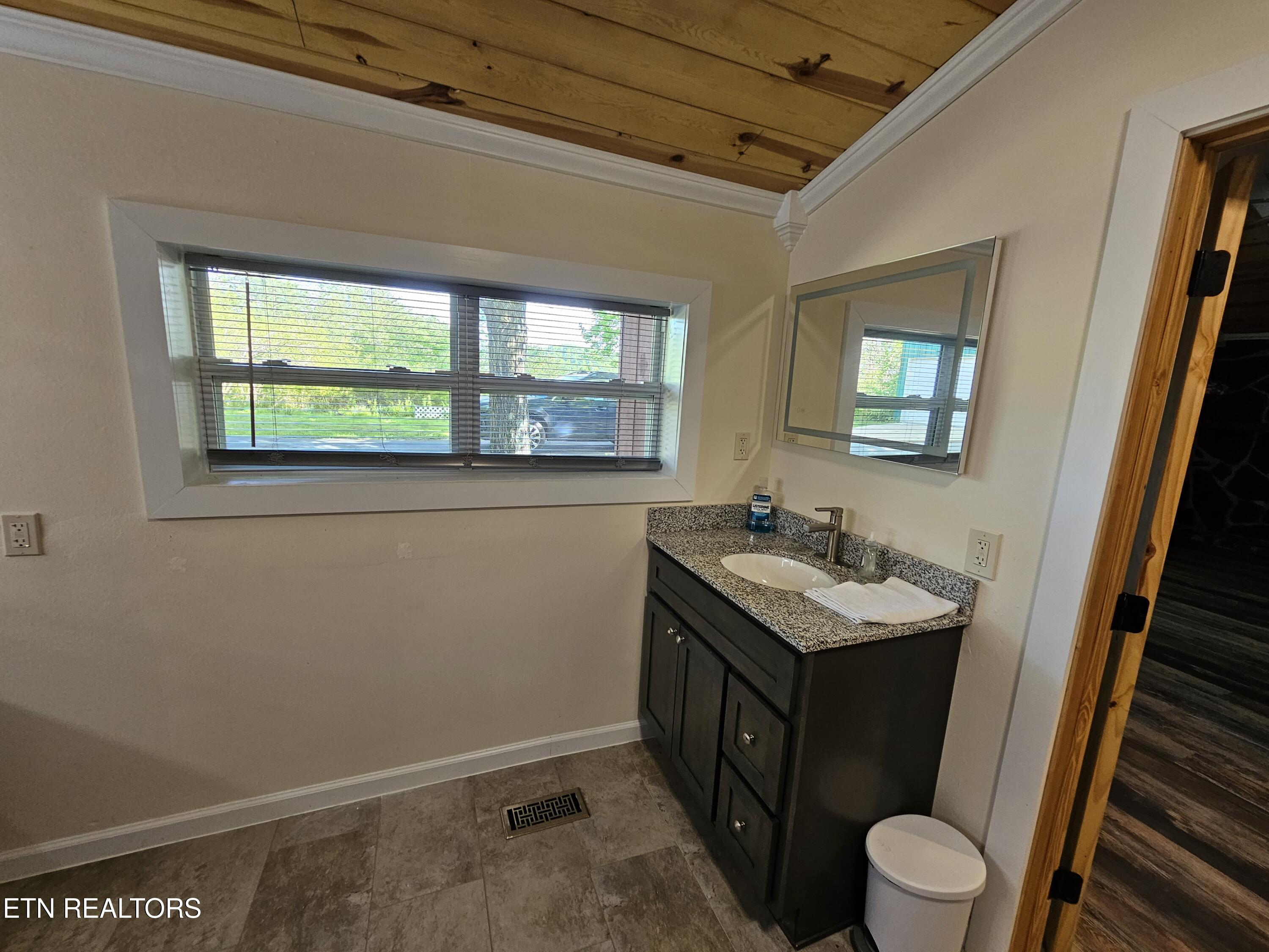 355 Eli Lane Oneida TN 37841