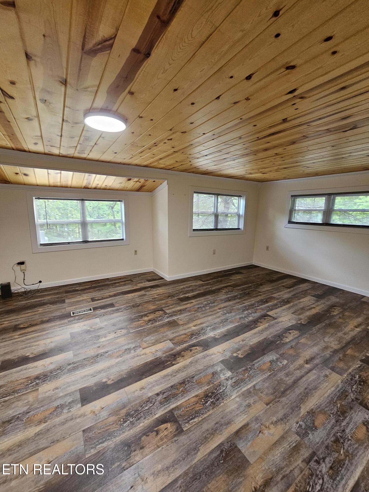 355 Eli Lane Oneida TN 37841