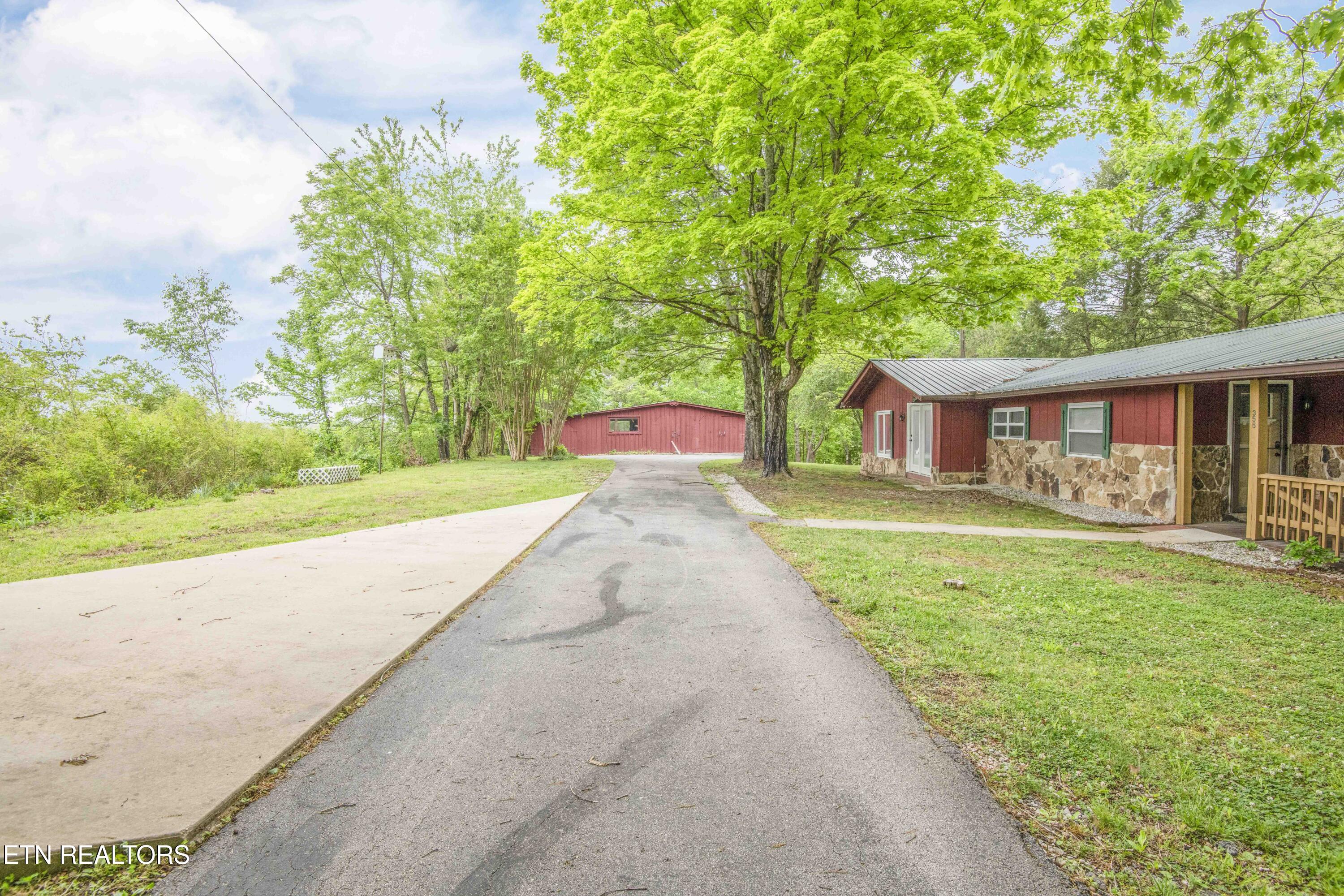 355 Eli Lane Oneida TN 37841