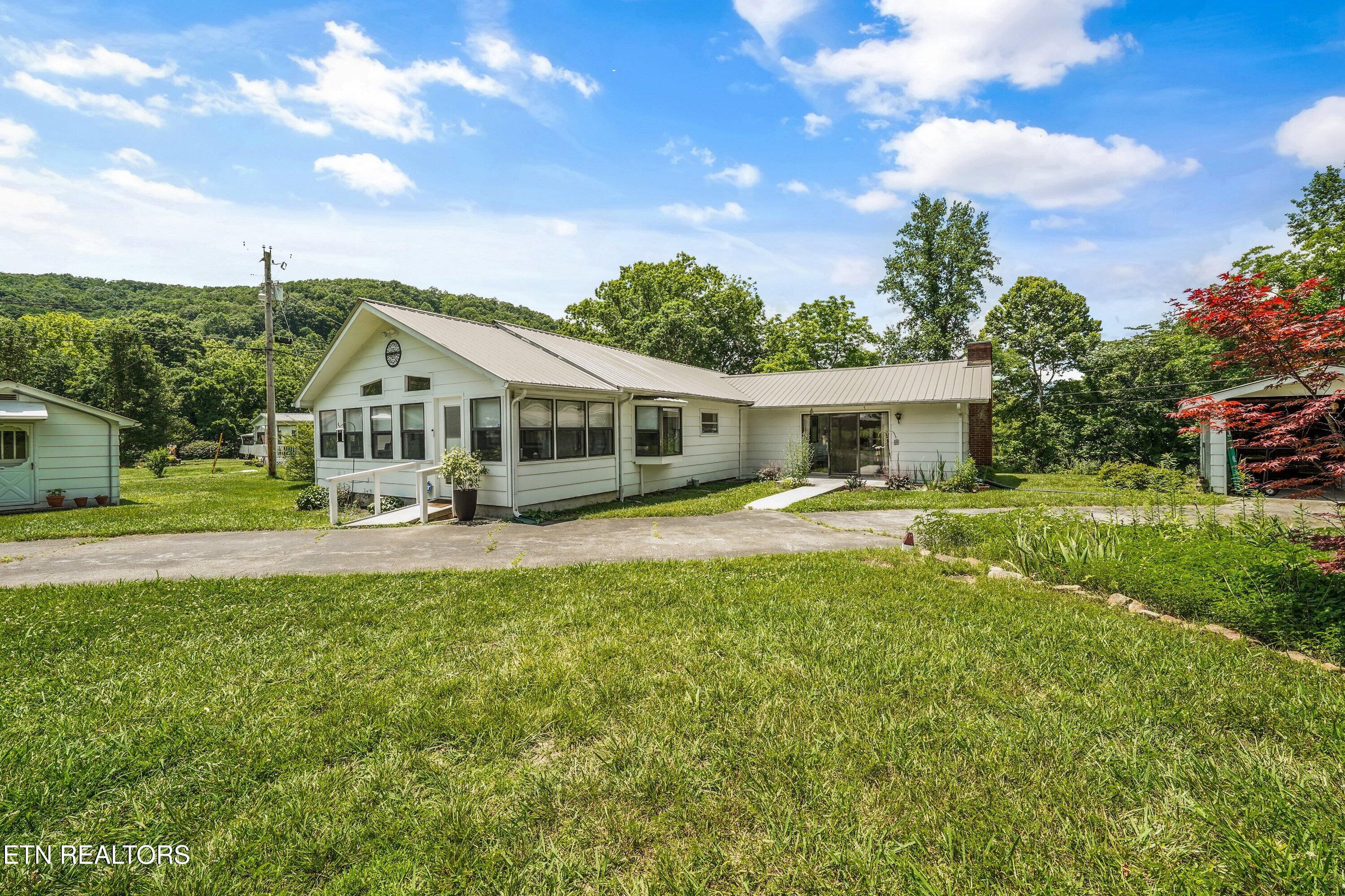 127 Mountain Road Oliver Springs TN 37840