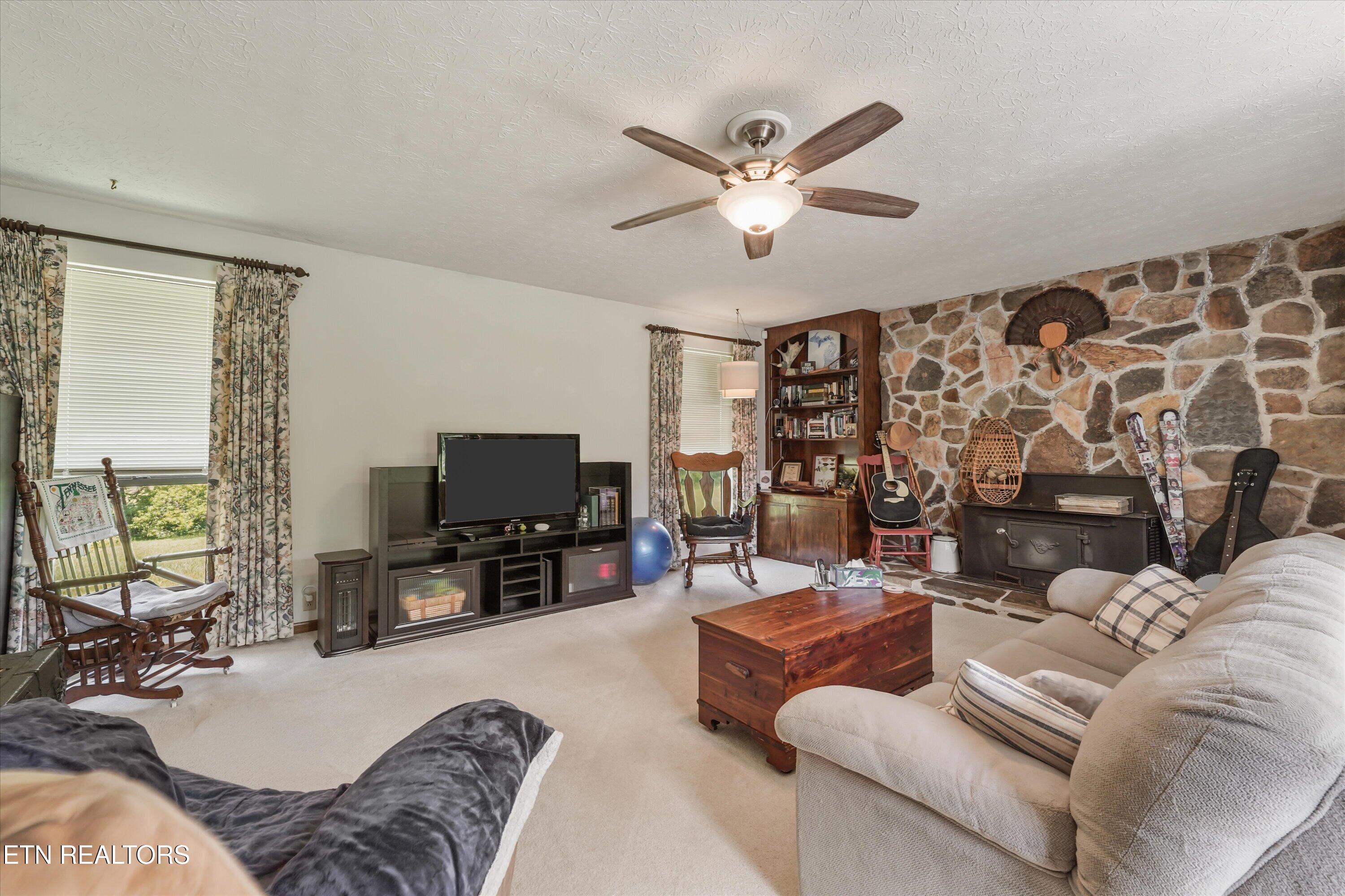 127 Mountain Road Oliver Springs TN 37840
