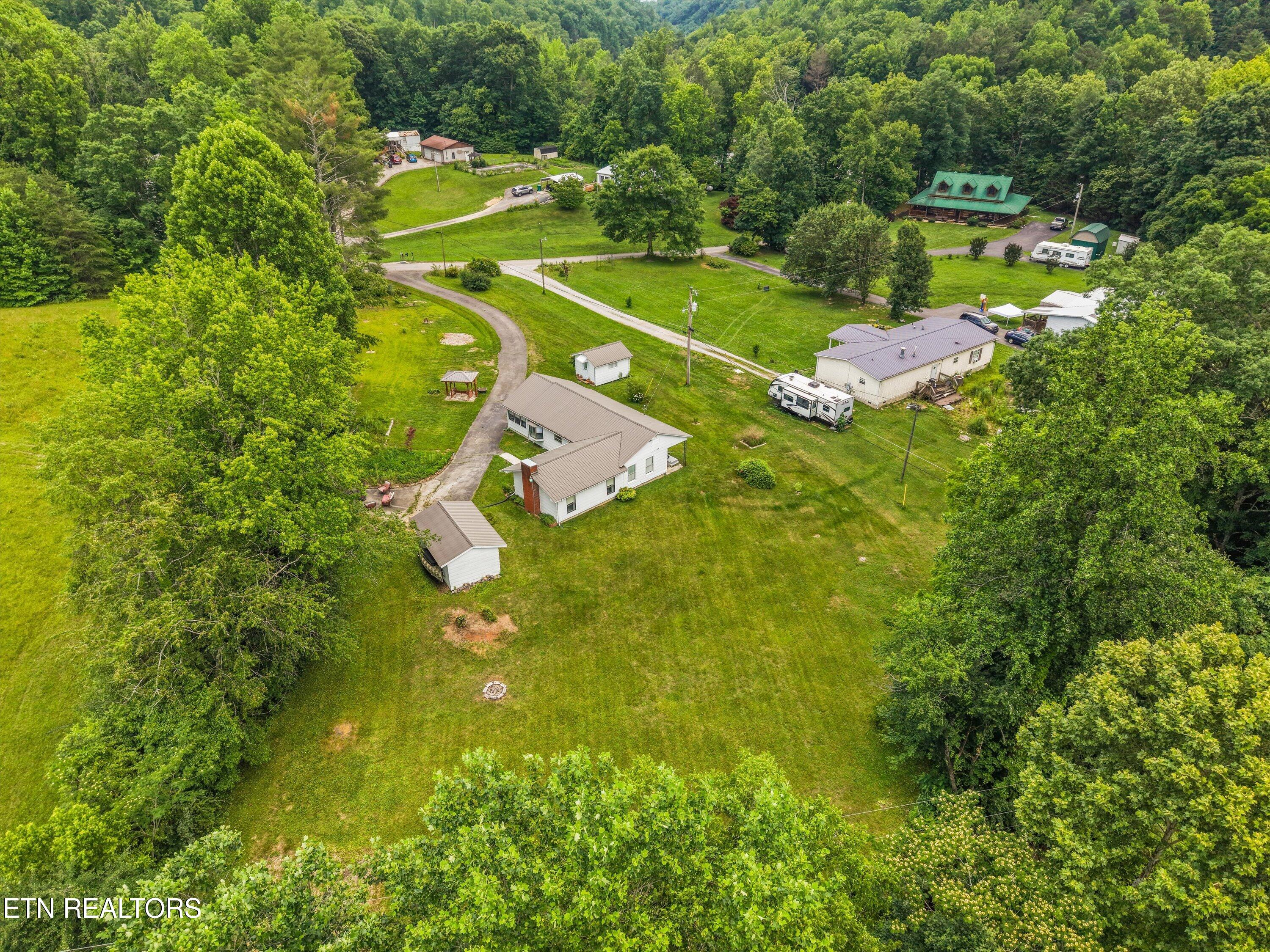 127 Mountain Road Oliver Springs TN 37840