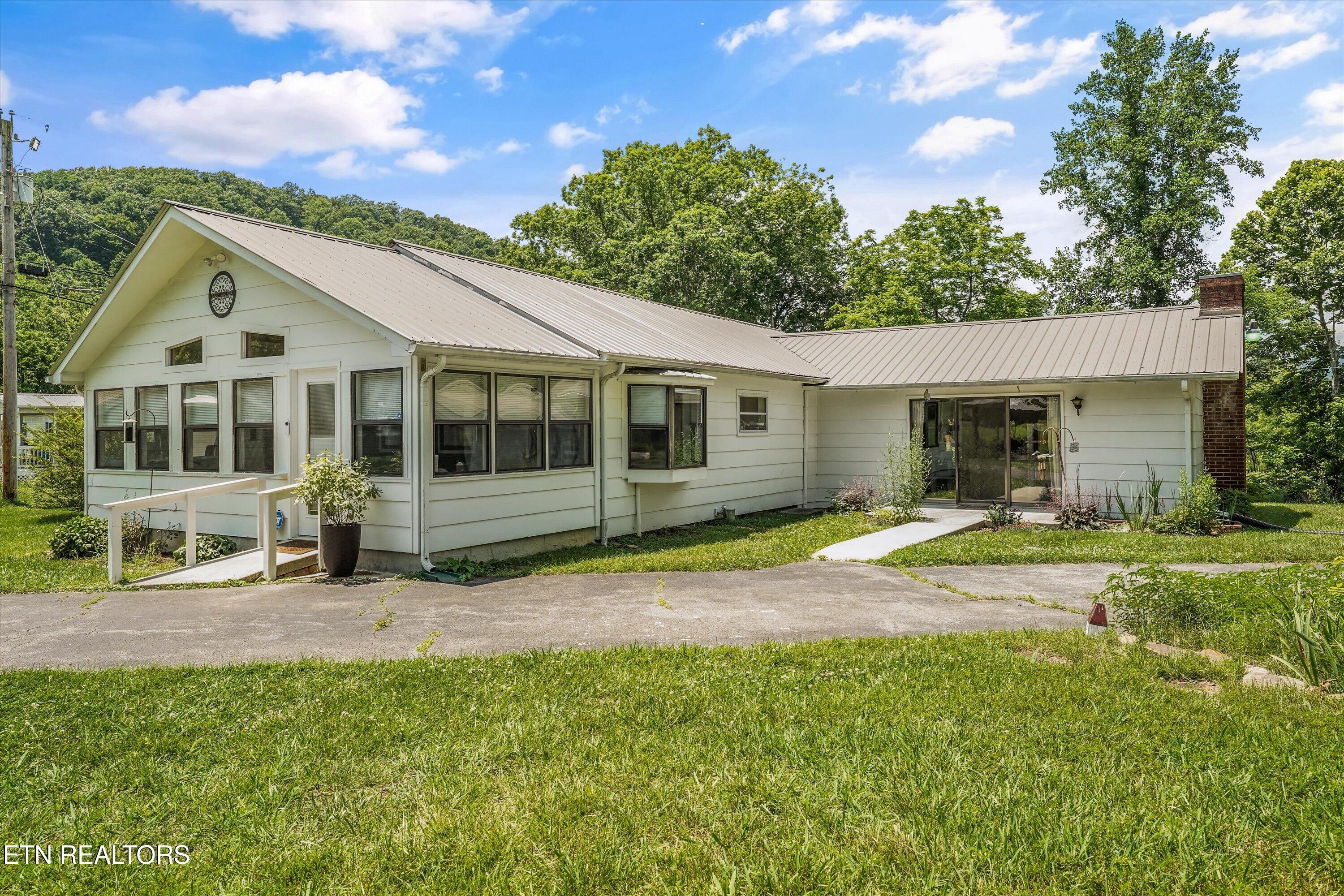 127 Mountain Road Oliver Springs TN 37840