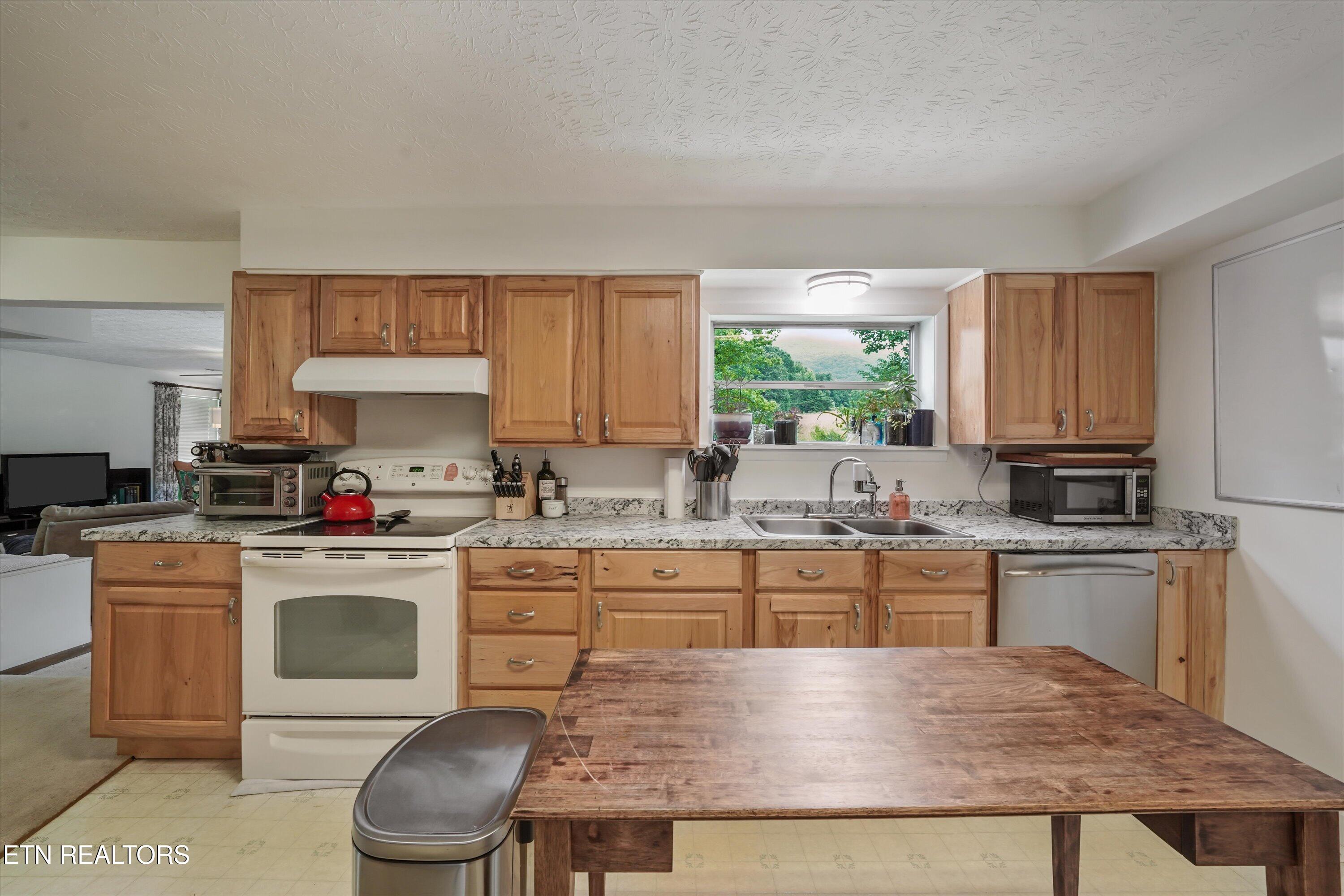 127 Mountain Road Oliver Springs TN 37840