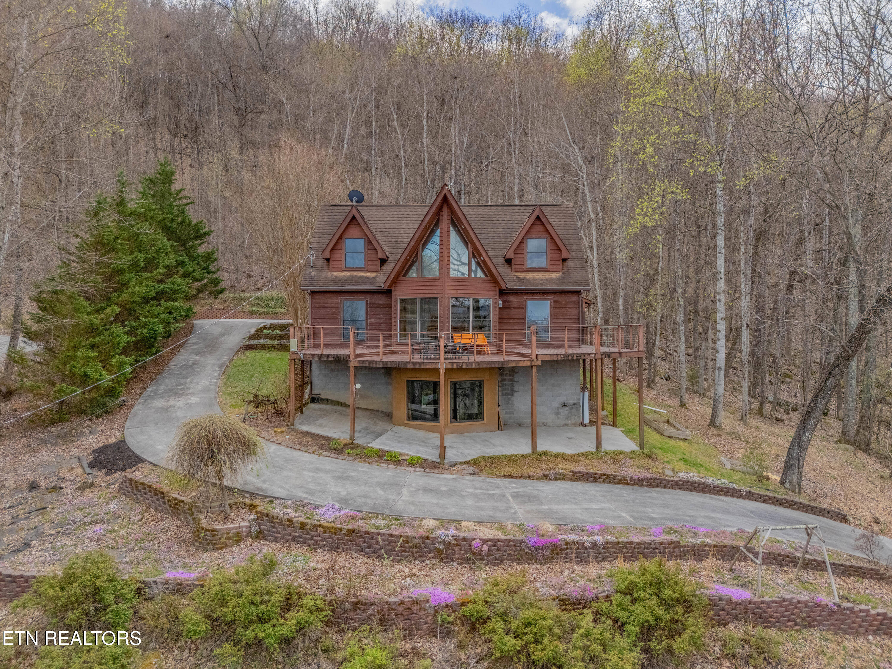 211 Wolf Run Caryville TN 37714