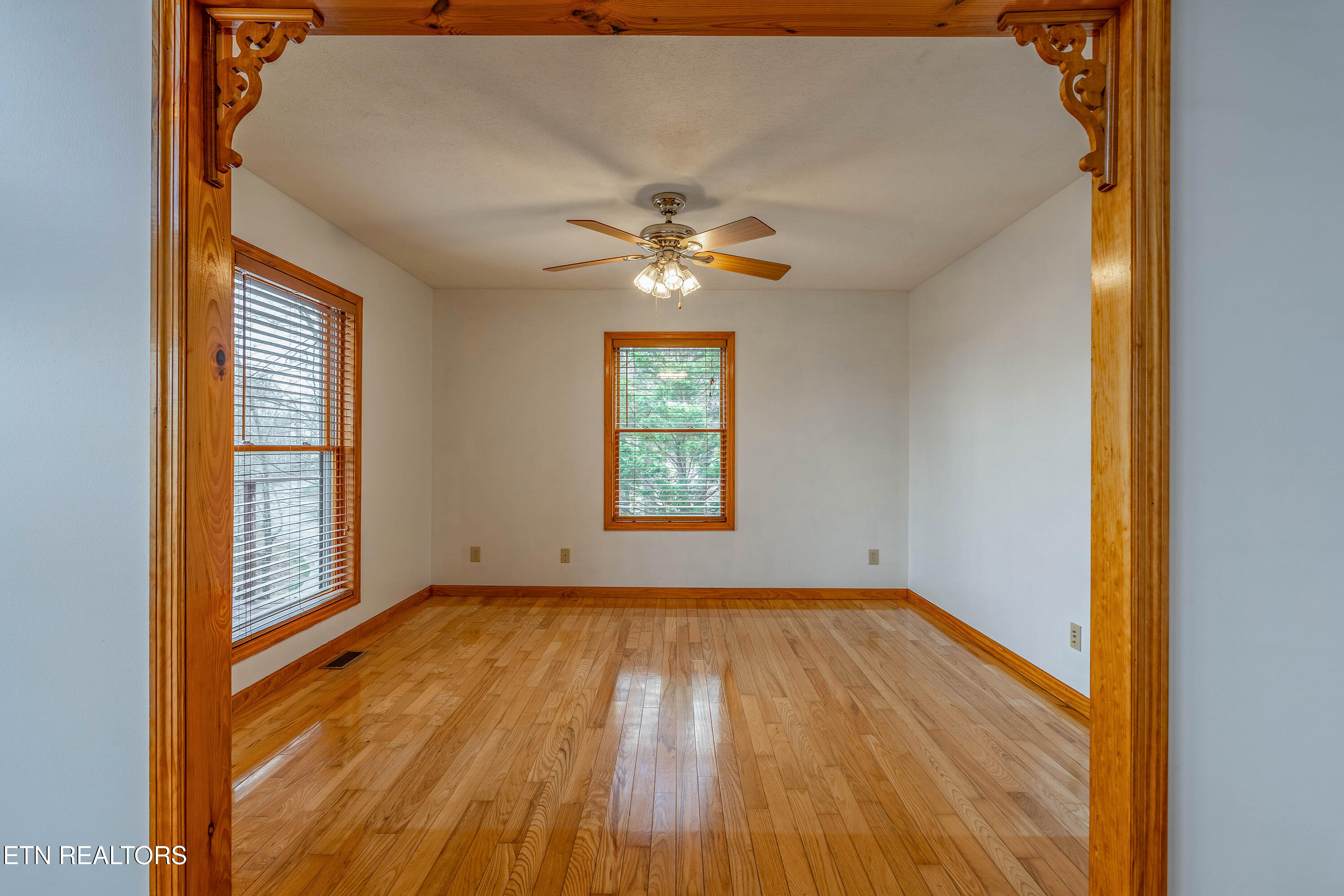 211 Wolf Run Caryville TN 37714