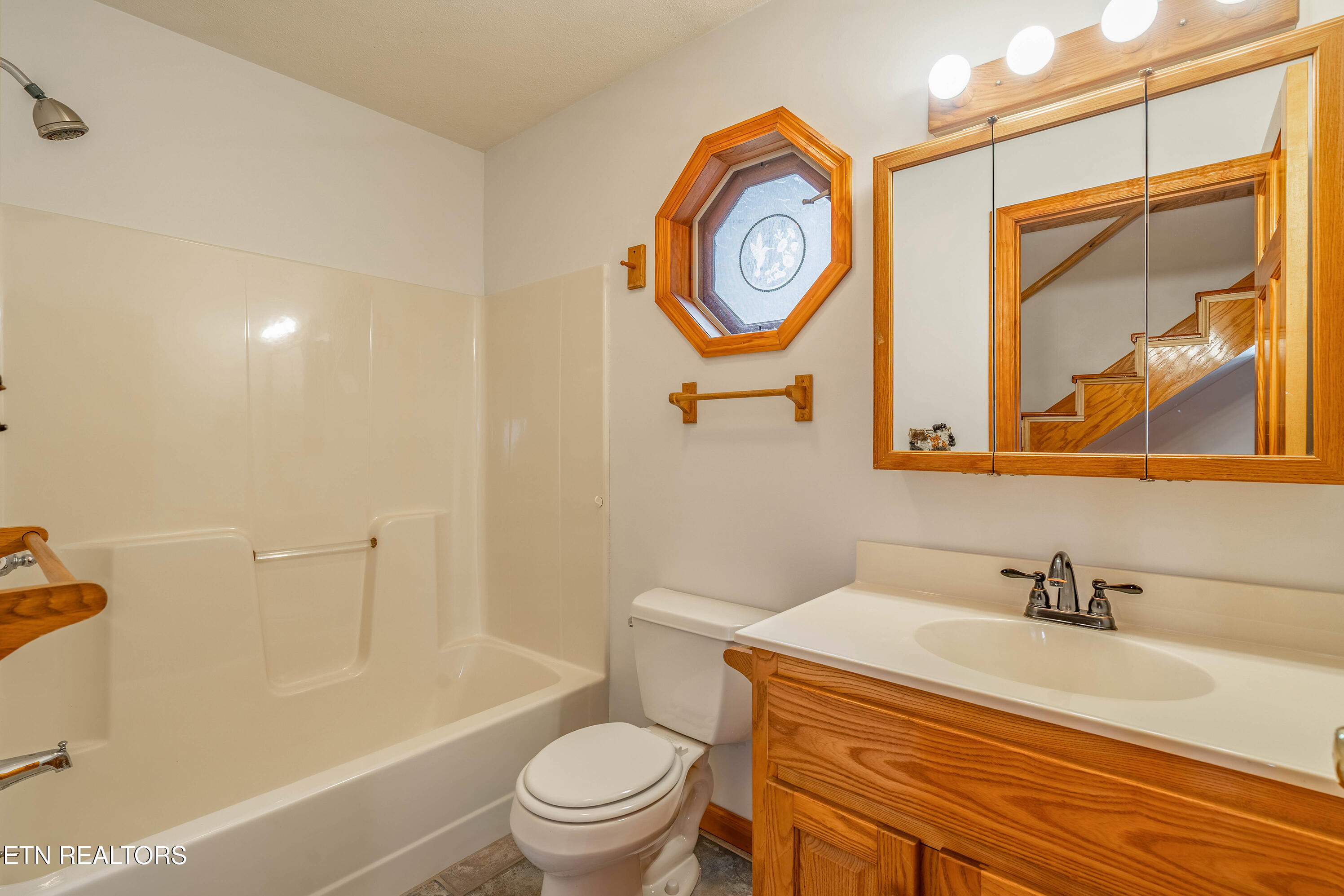 211 Wolf Run Caryville TN 37714