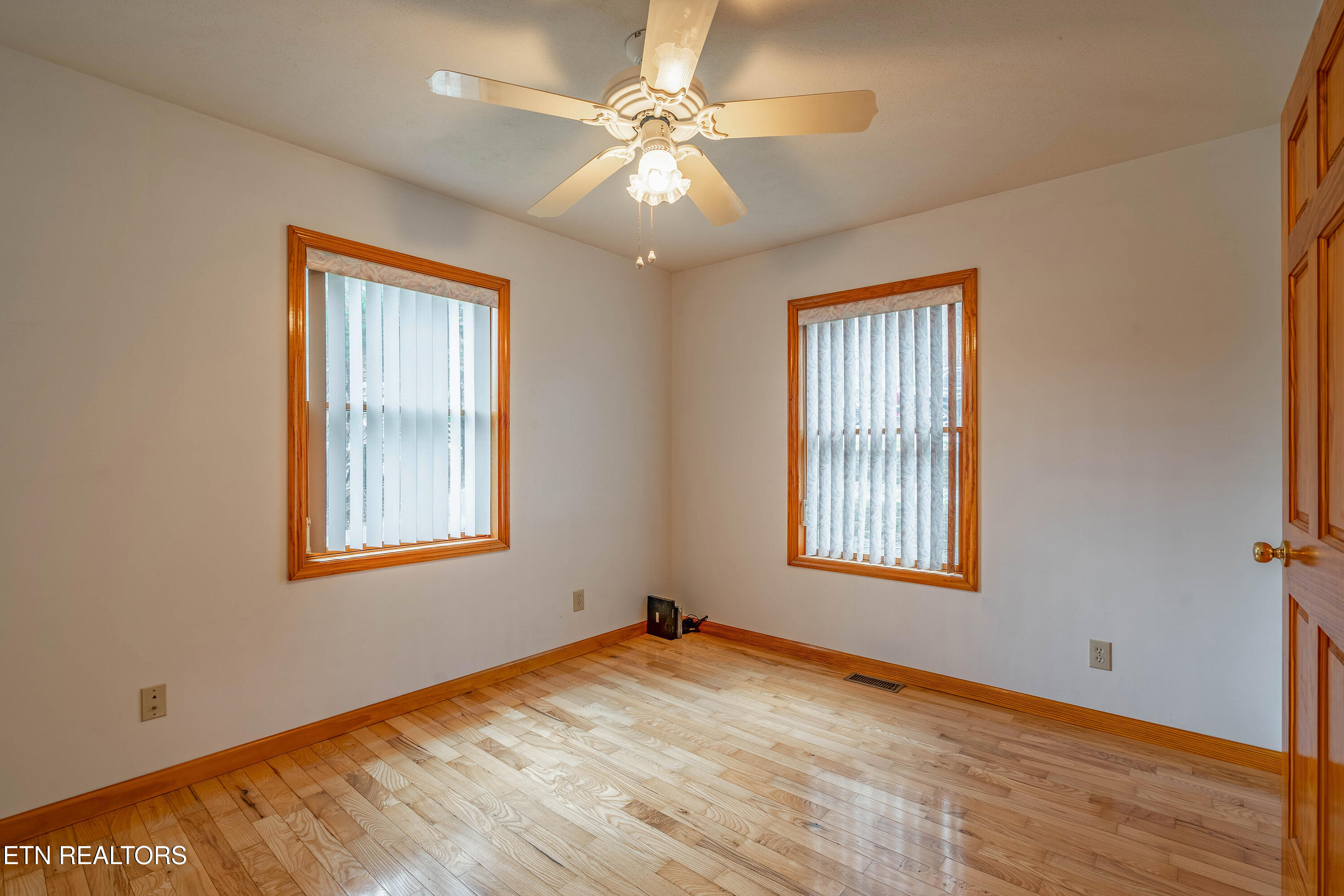211 Wolf Run Caryville TN 37714