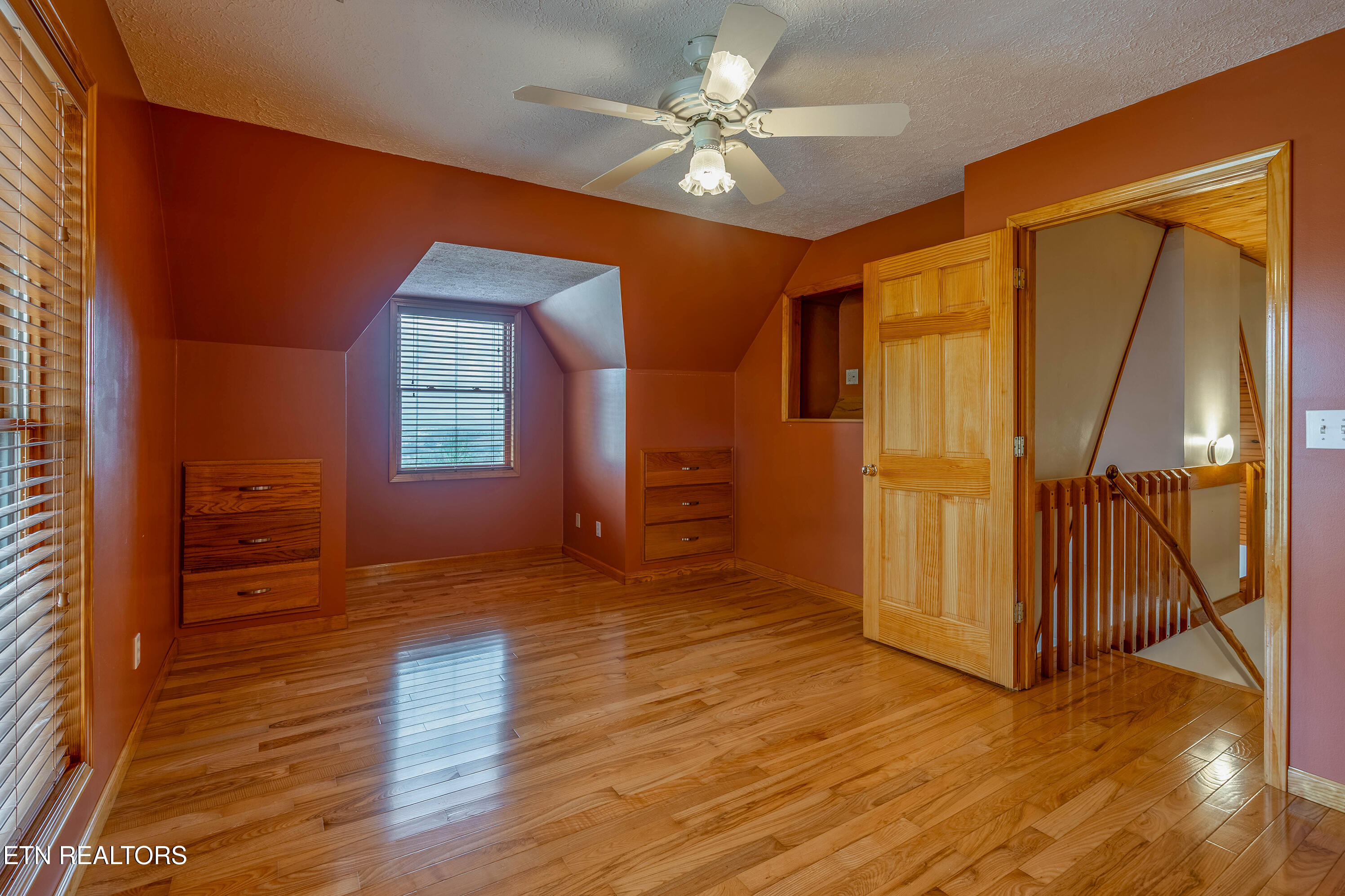 211 Wolf Run Caryville TN 37714