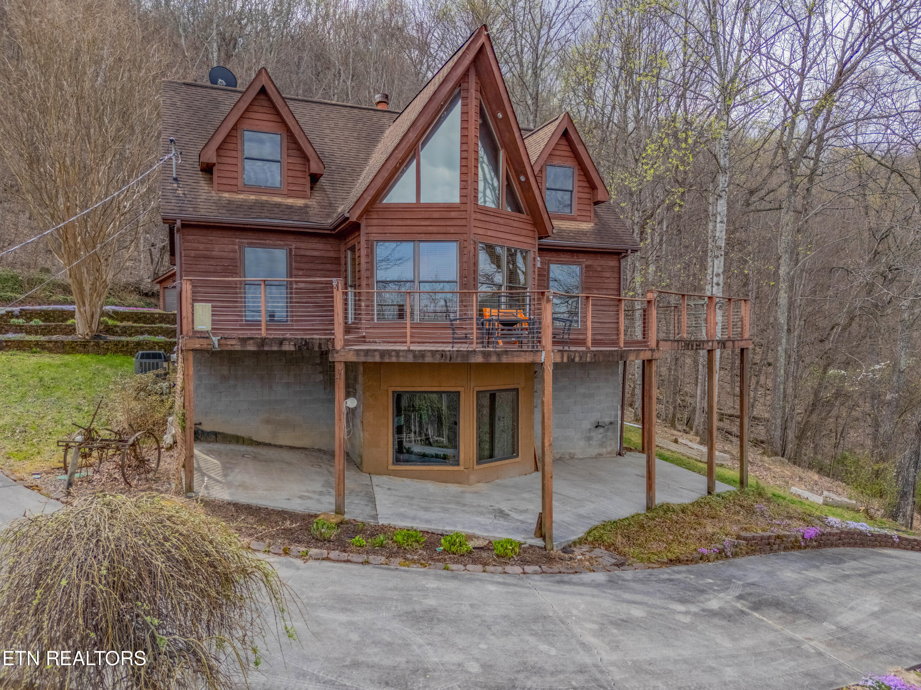 211 Wolf Run Caryville TN 37714