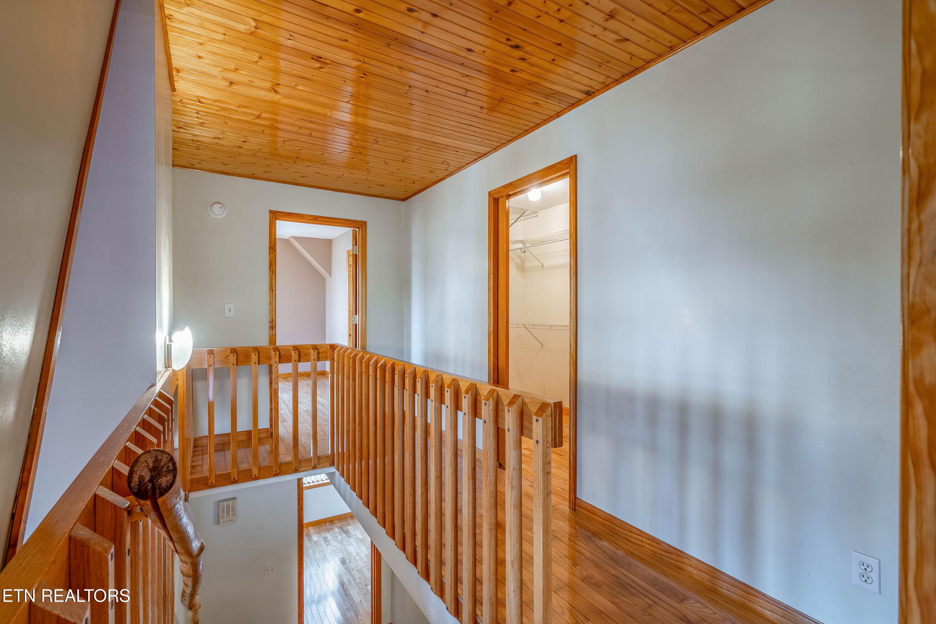 211 Wolf Run Caryville TN 37714