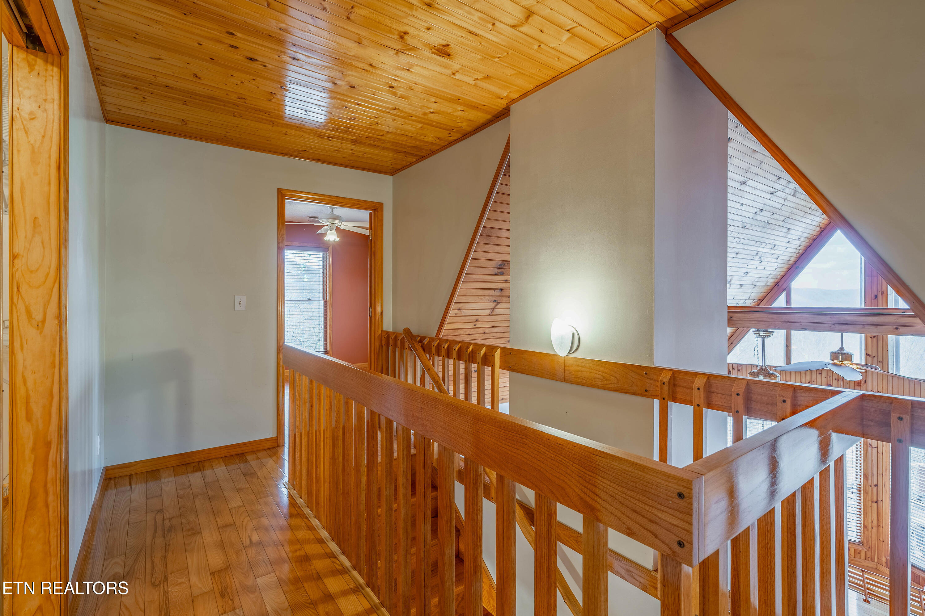 211 Wolf Run Caryville TN 37714