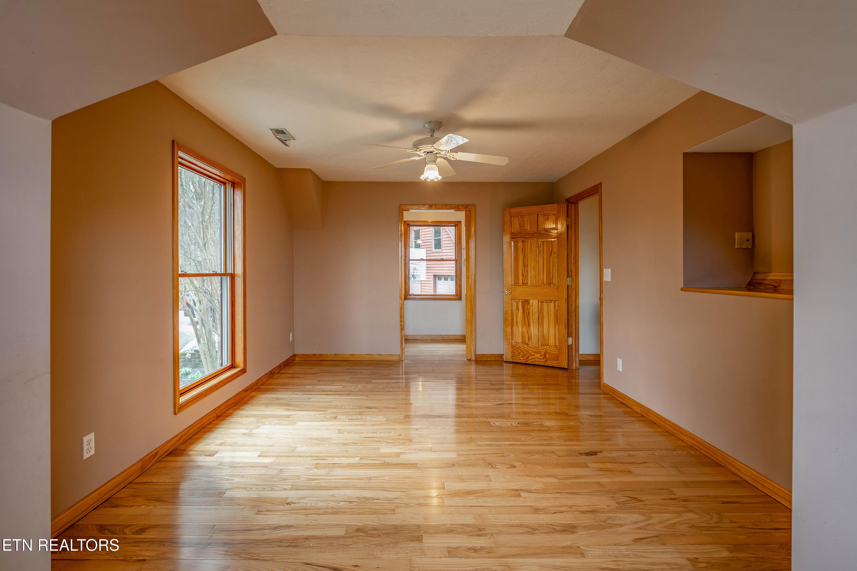 211 Wolf Run Caryville TN 37714