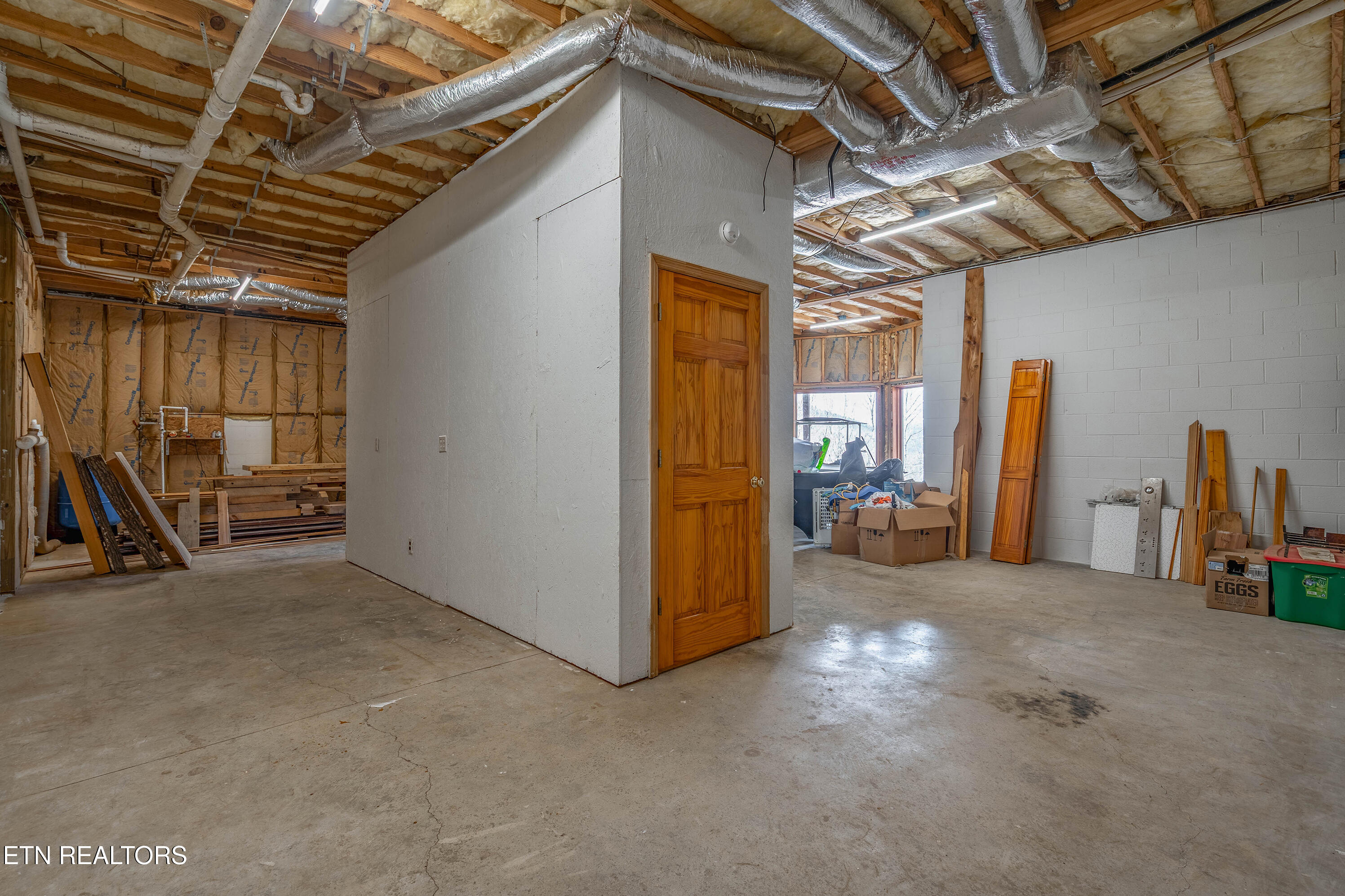 211 Wolf Run Caryville TN 37714