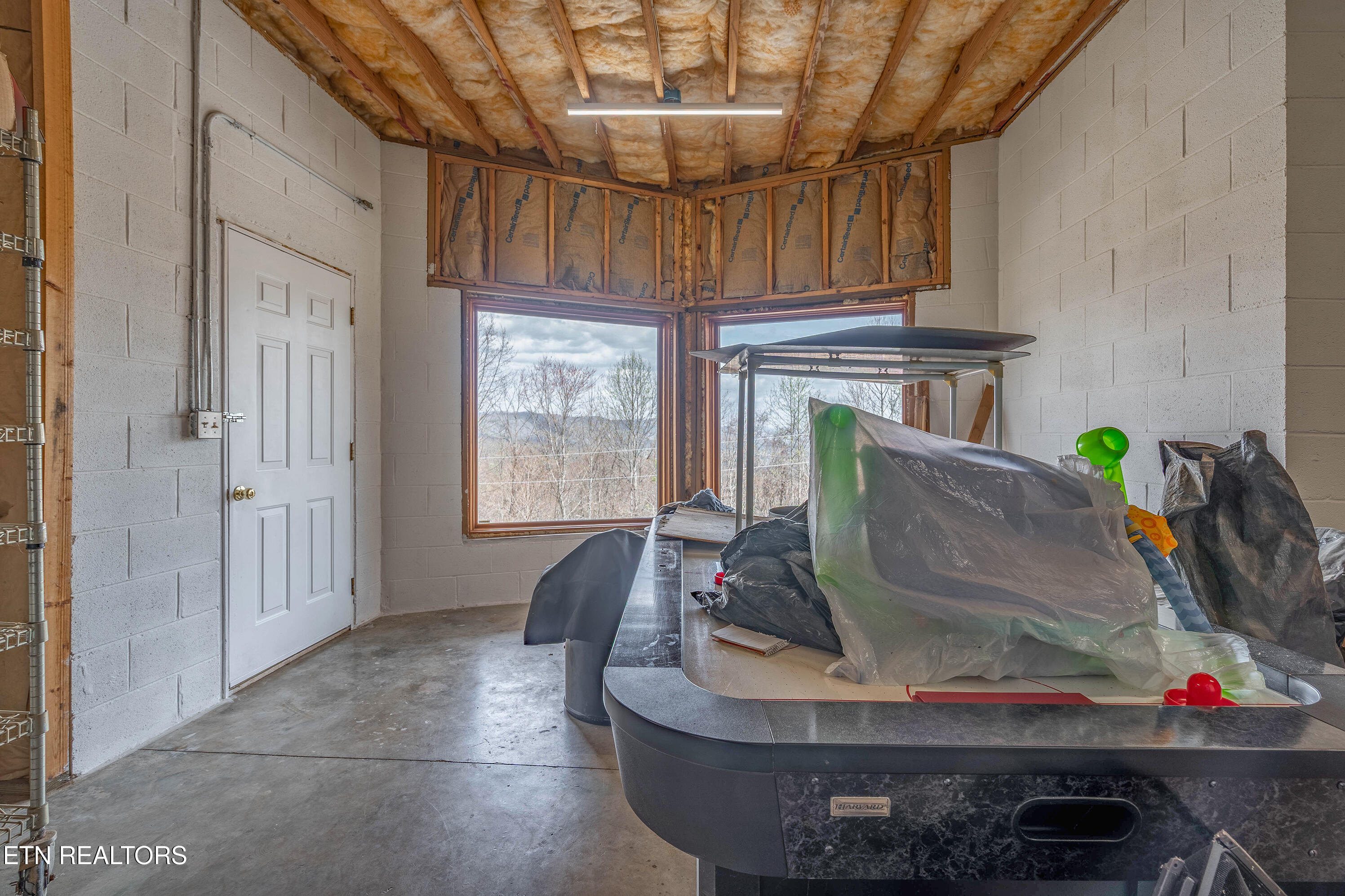 211 Wolf Run Caryville TN 37714
