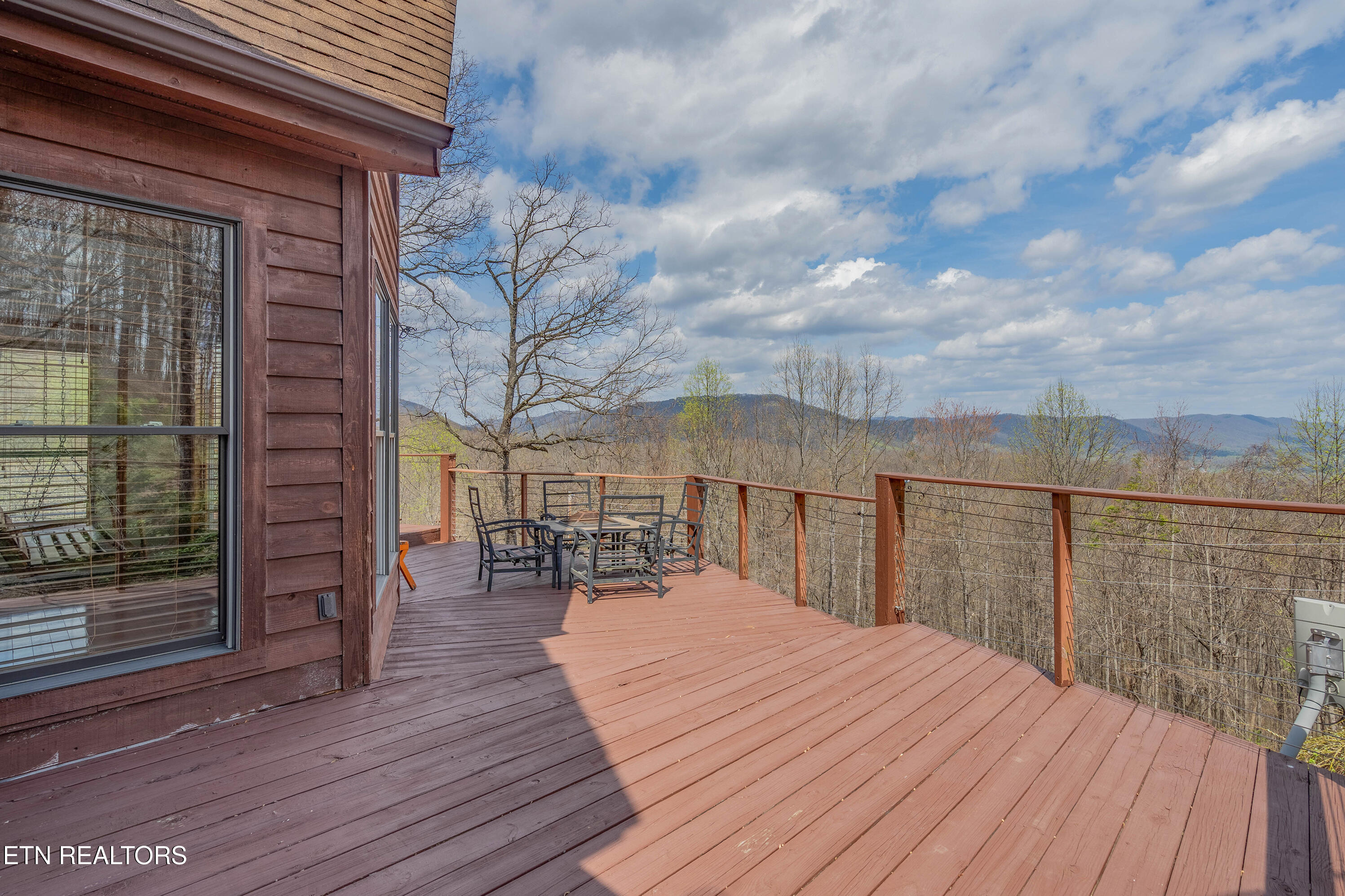 211 Wolf Run Caryville TN 37714