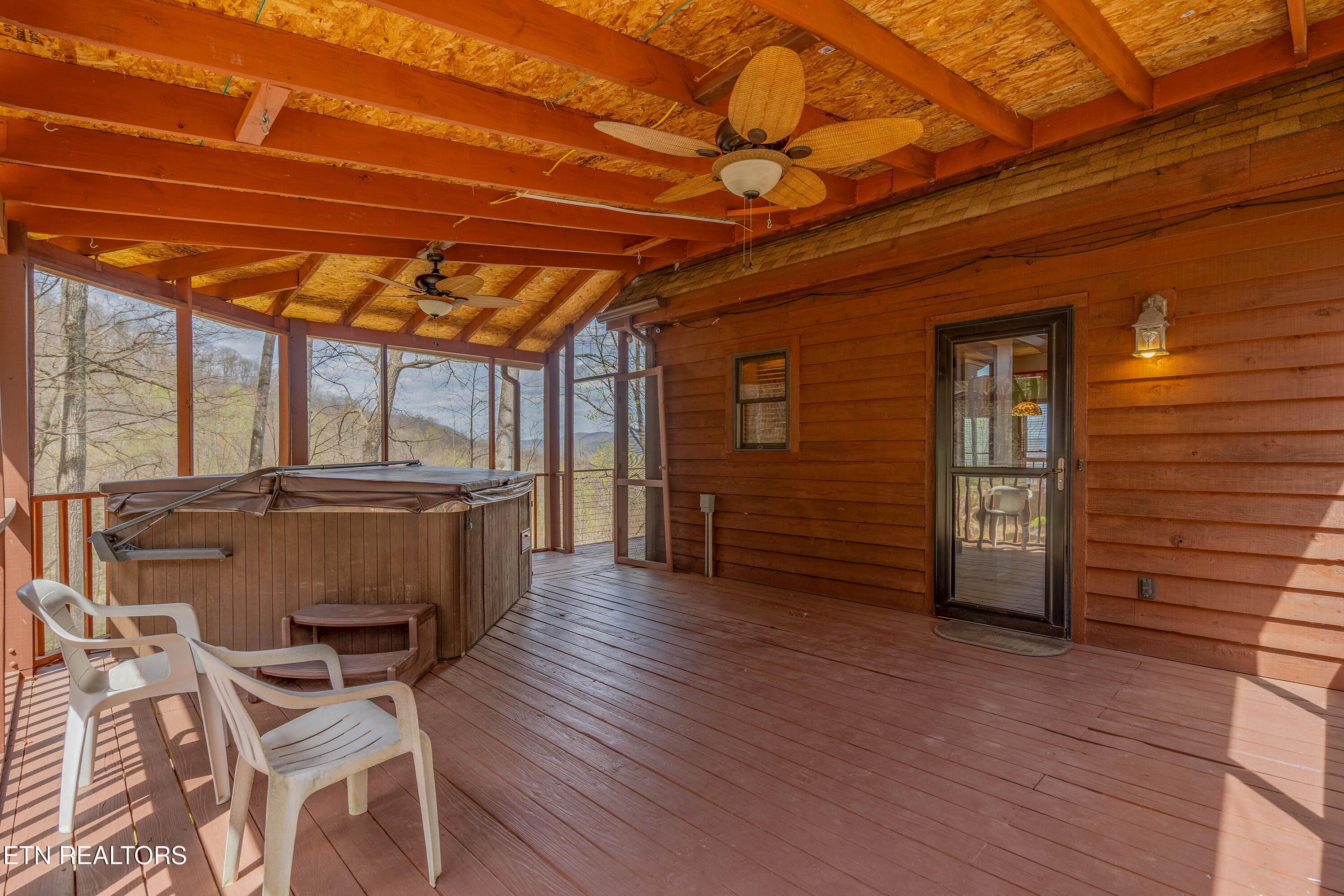 211 Wolf Run Caryville TN 37714