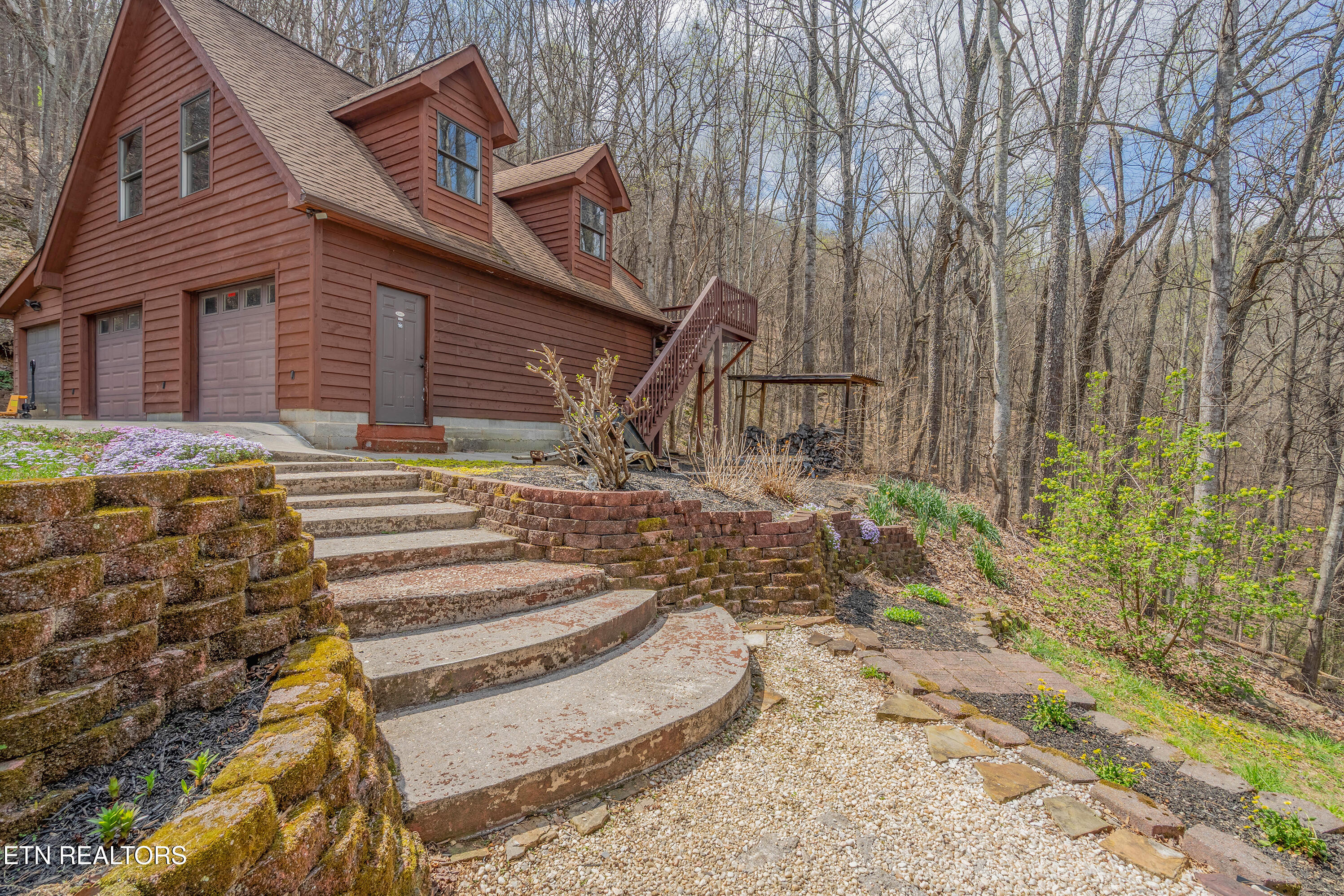 211 Wolf Run Caryville TN 37714