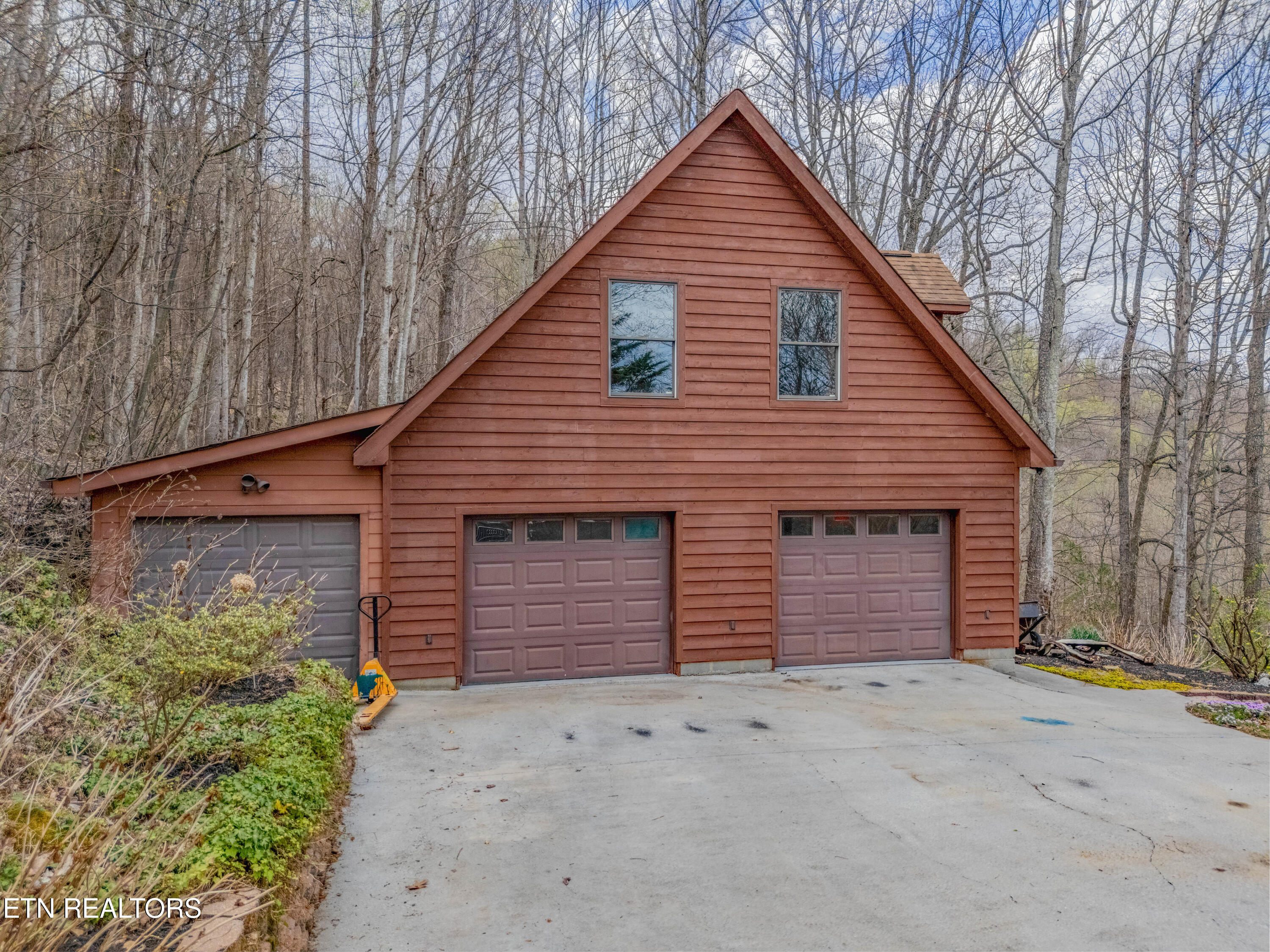 211 Wolf Run Caryville TN 37714