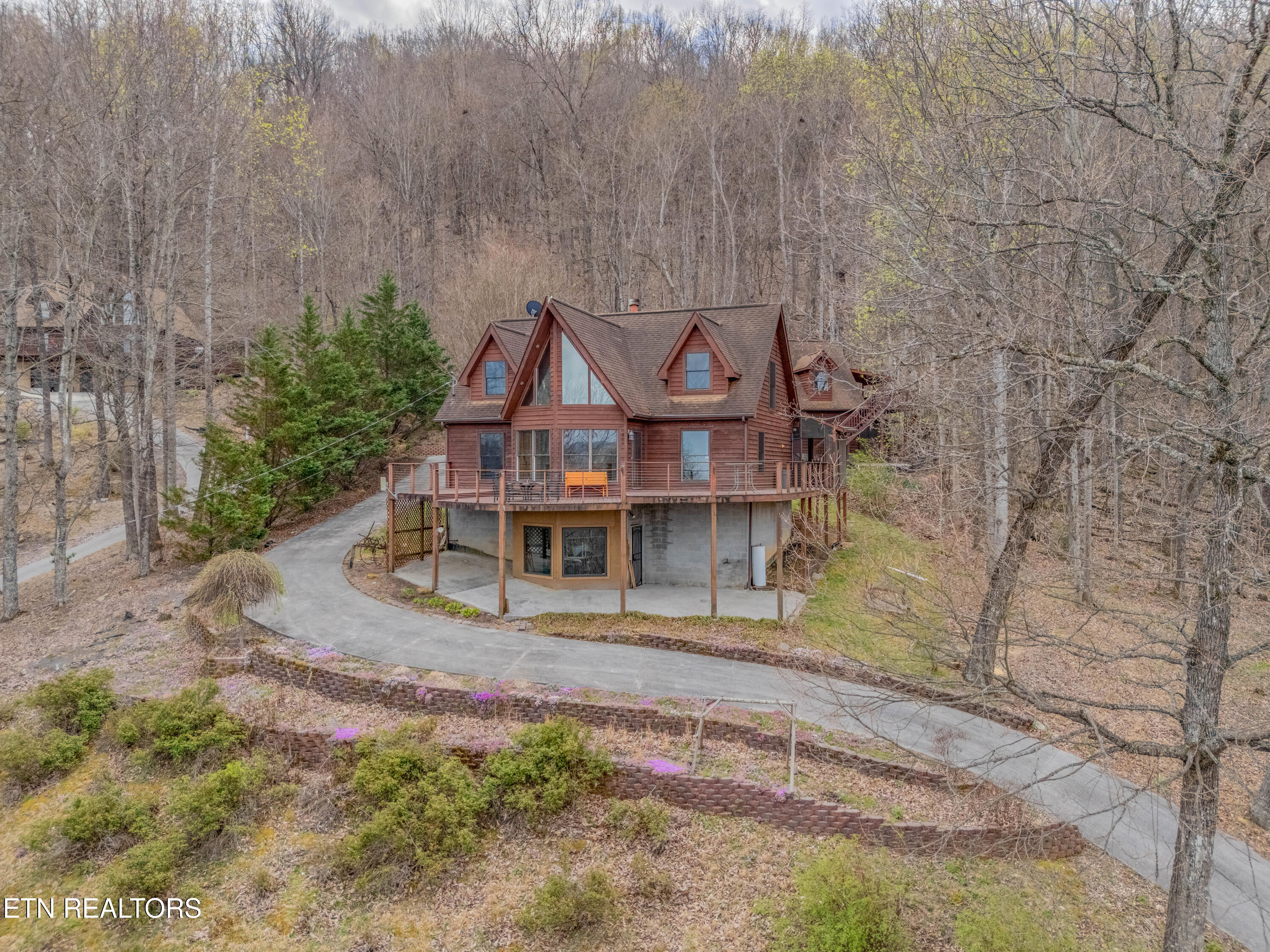 211 Wolf Run Caryville TN 37714