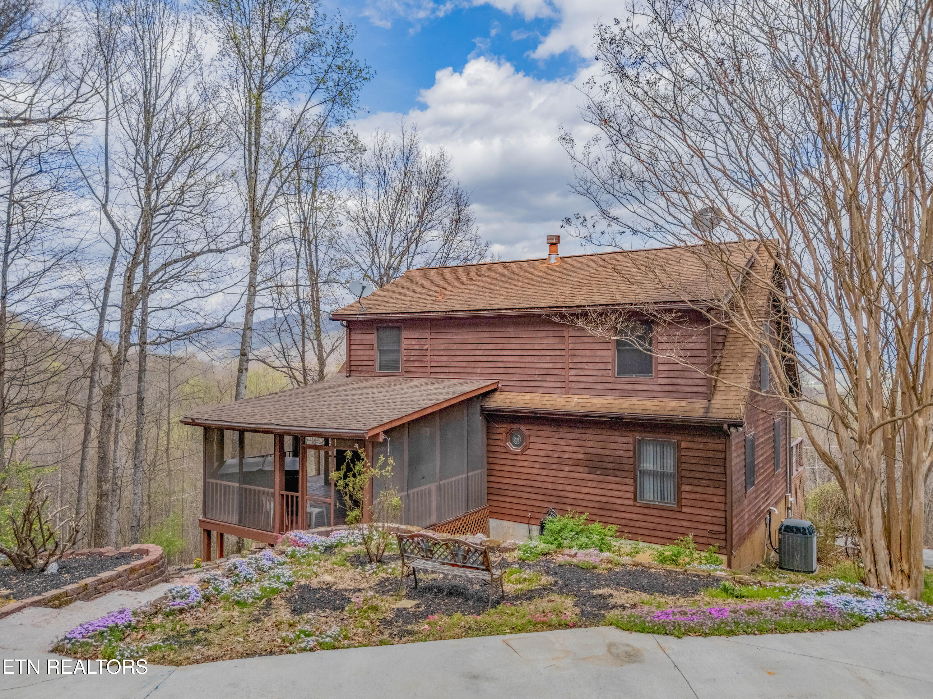 211 Wolf Run Caryville TN 37714