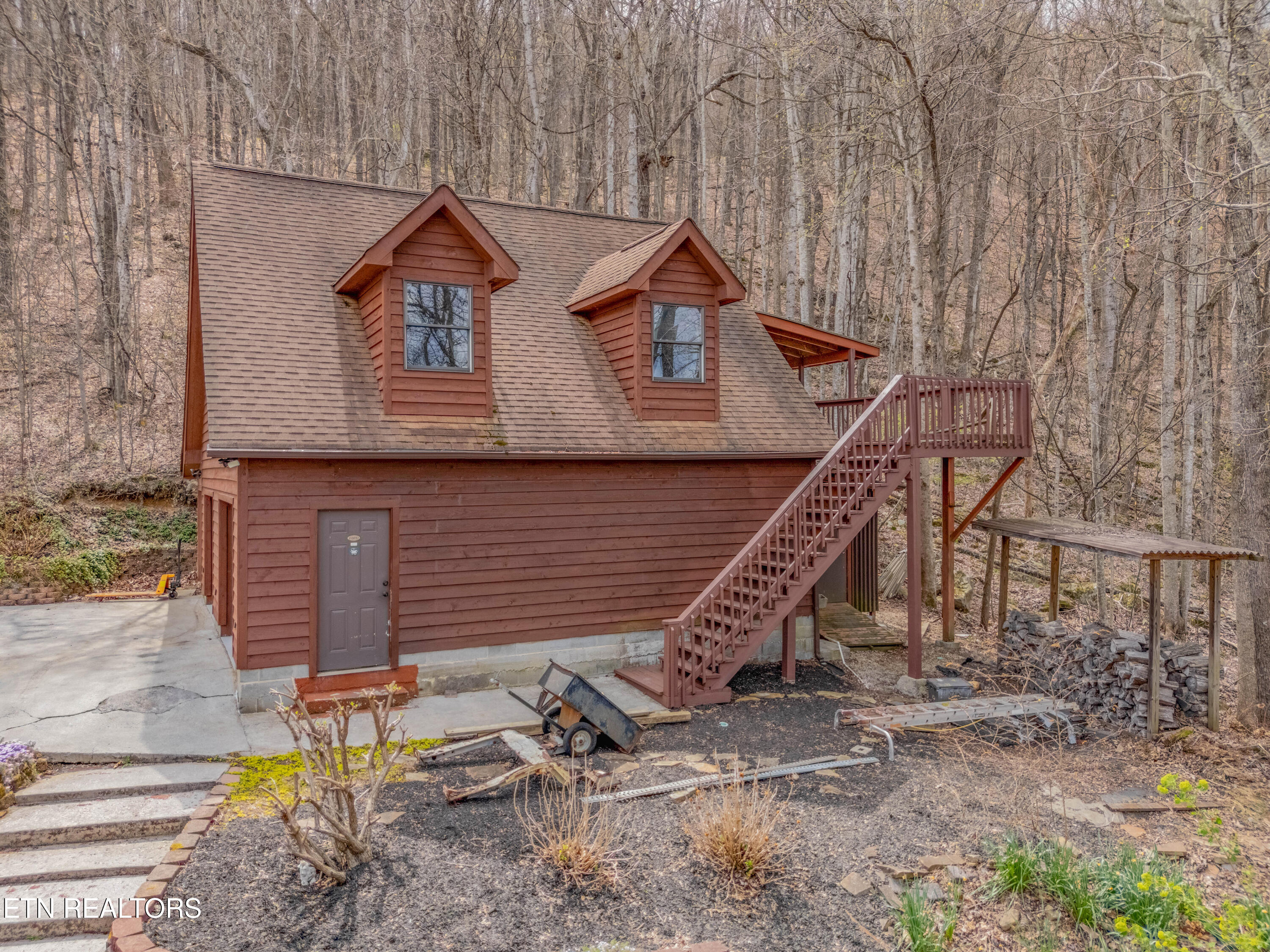 211 Wolf Run Caryville TN 37714