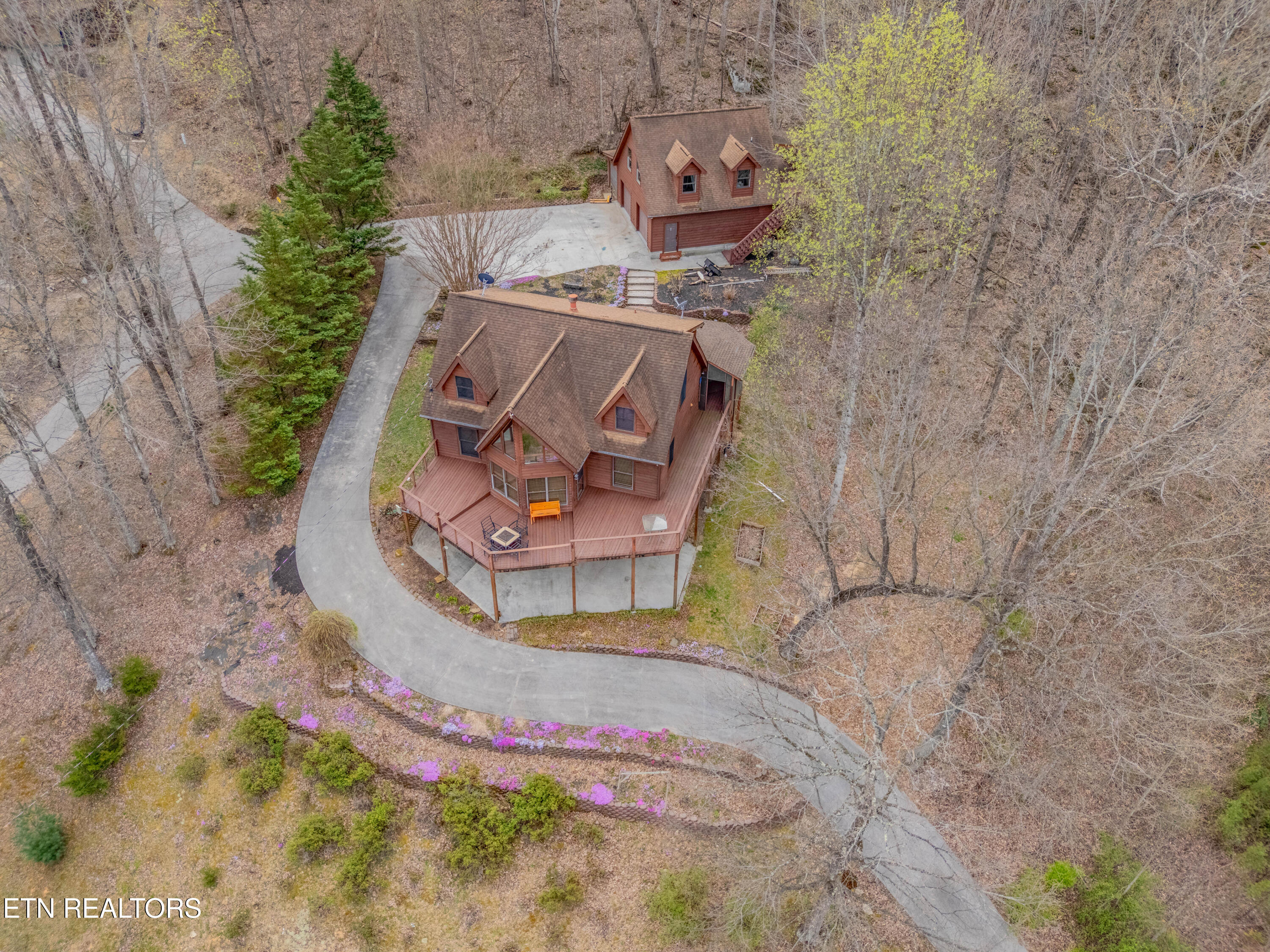 211 Wolf Run Caryville TN 37714