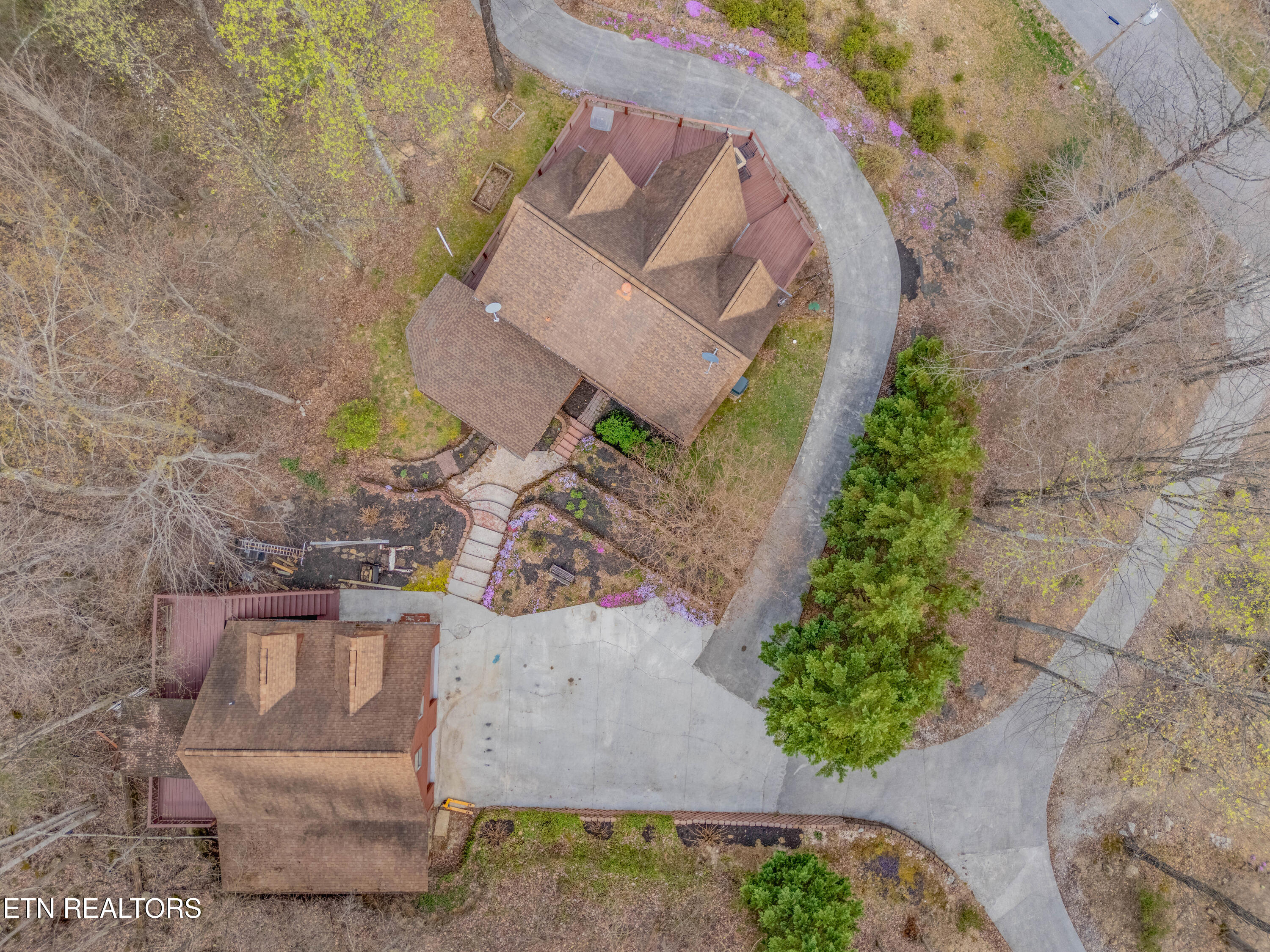 211 Wolf Run Caryville TN 37714