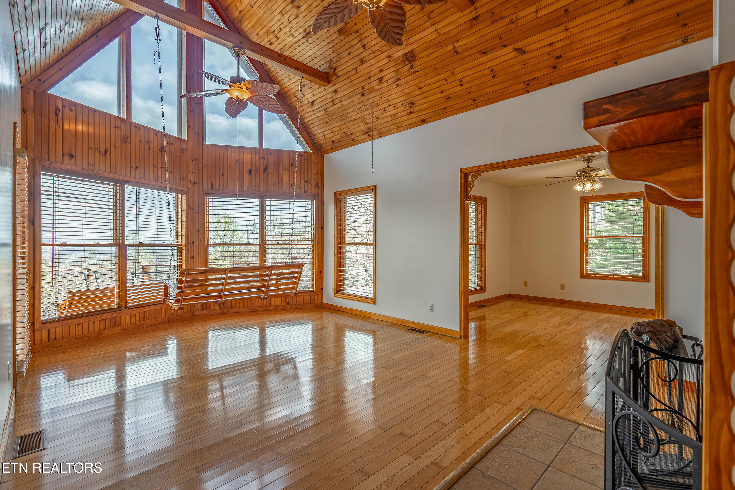 211 Wolf Run Caryville TN 37714