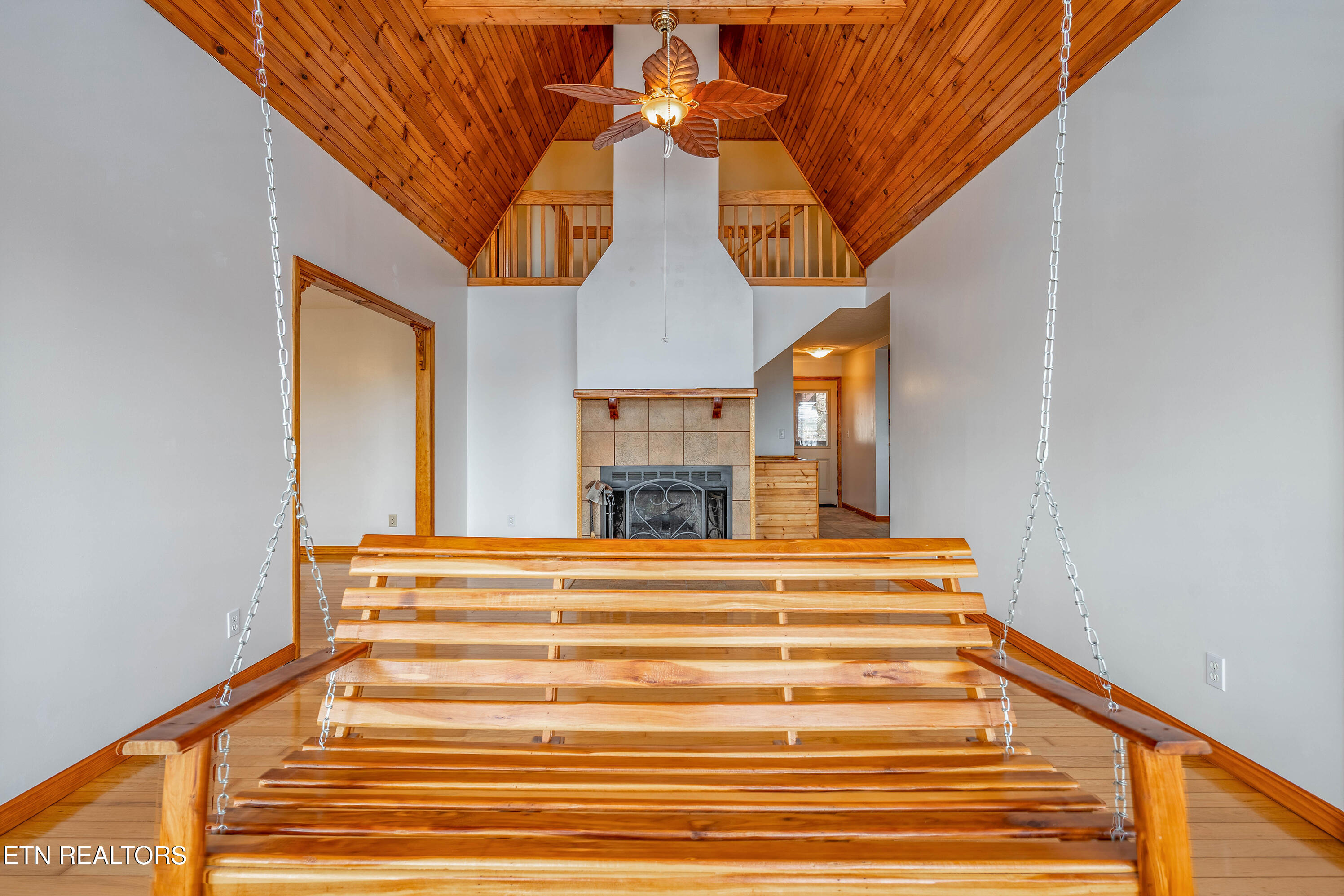 211 Wolf Run Caryville TN 37714