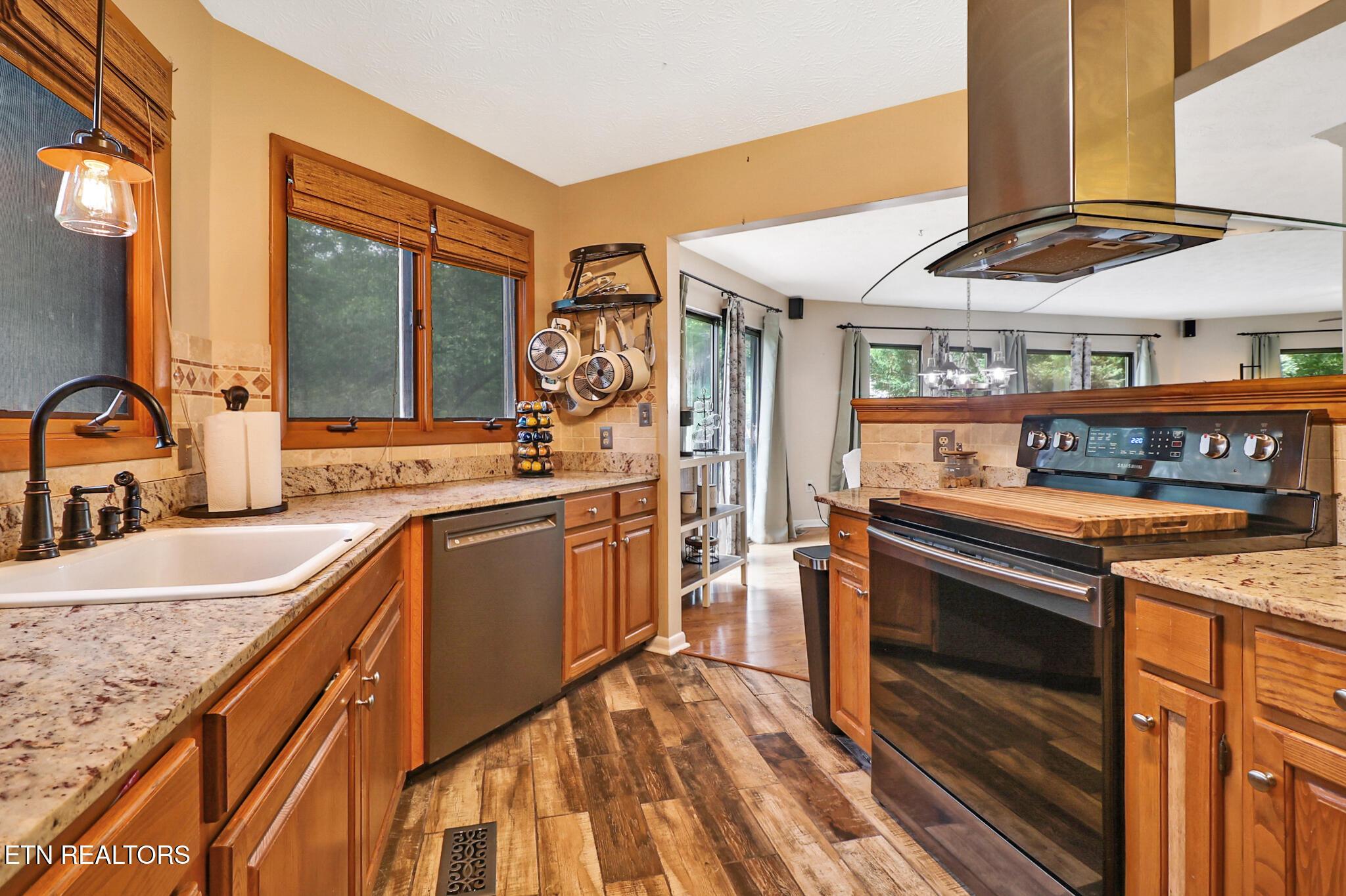 335 Old Tacora Hills Road Clinton TN 37716
